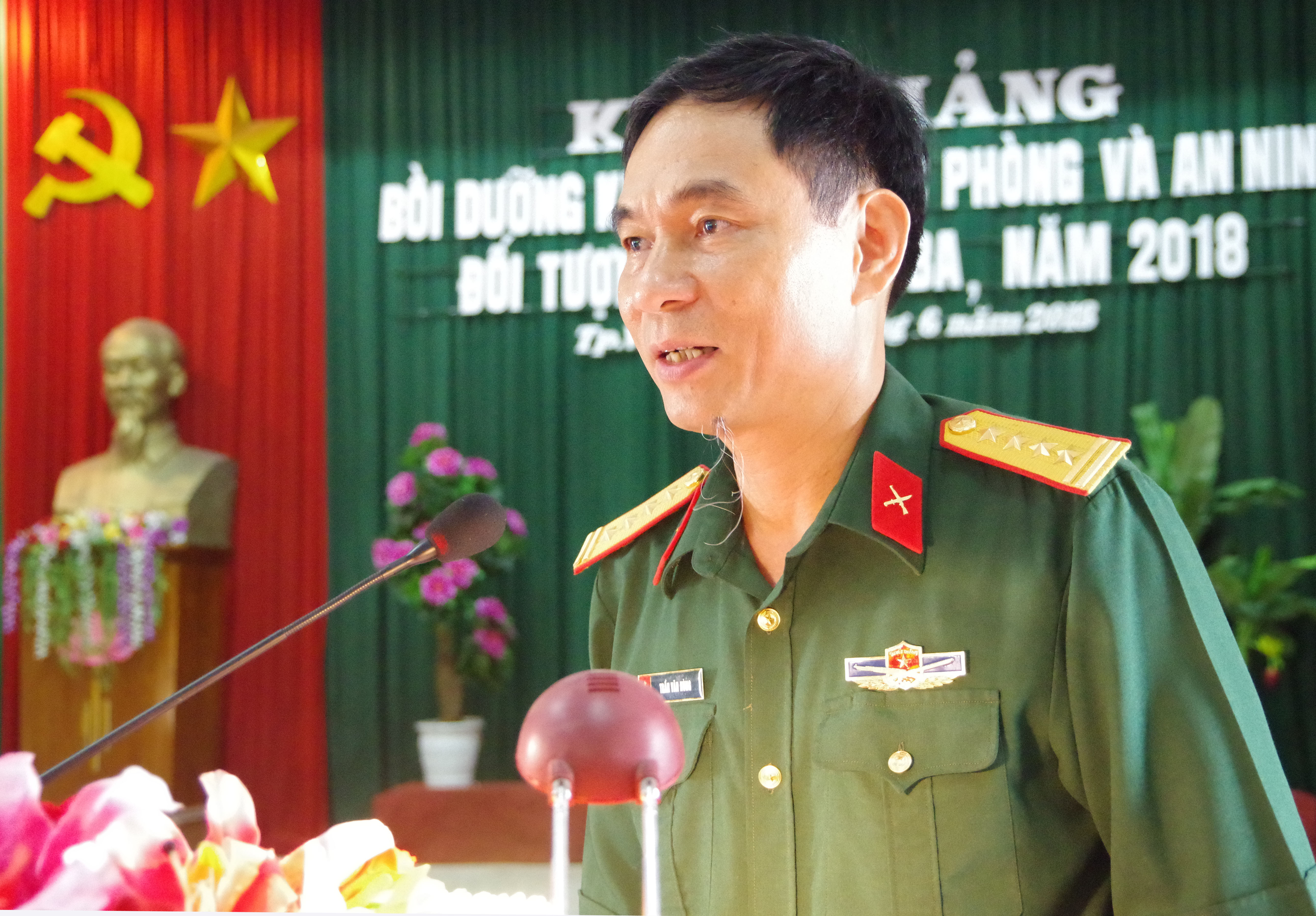 Đại tá Trần Văn Văn Hùng - Ủy viên BTV Tỉnh ủy - Chỉ Huy trưởng Bộ Chỉ huy Quân sự tỉnh phát biểu 