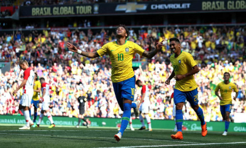 Neymar hạnh phúc với bàn thắng ngày trở lại. Ảnh:Rex.