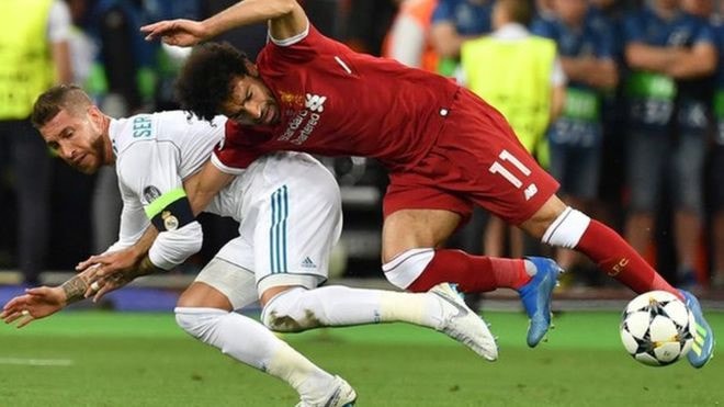 Pha va cham giua Ramos va Salah vao de thi luat hinh su hinh anh 1