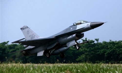 Tiem kich F-16 Dai Loan roi, phi cong thiet mang-hinh-anh-1