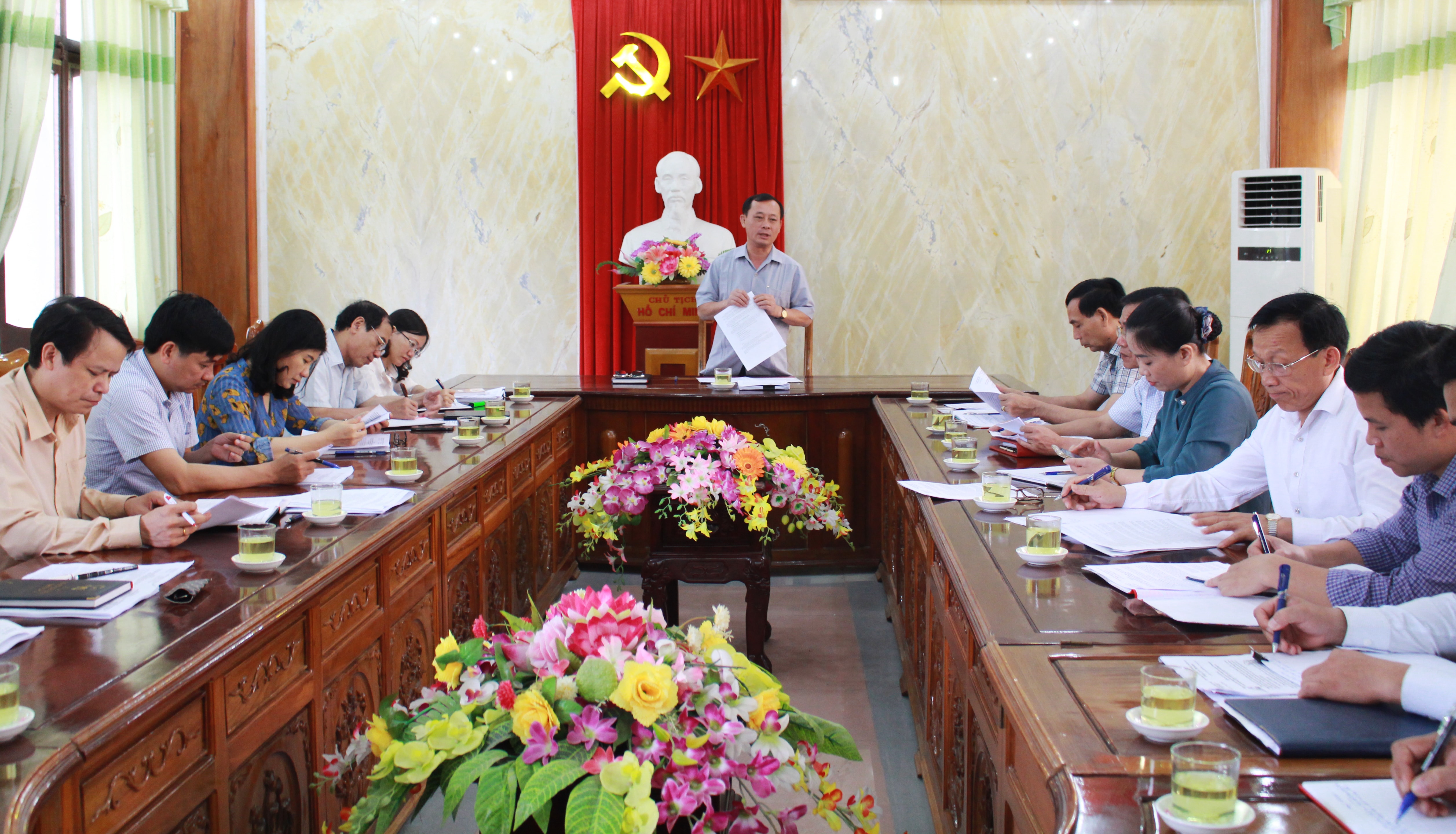 Ông Phan Đức Đồng - Ủy viên Ban Thường vụ, Trưởng ban Nội chính Tỉnh ủy, Trưởng ban Pháp chế HĐND tỉnh chủ trì cuộc làm việc. Ảnh: Phương Thúy