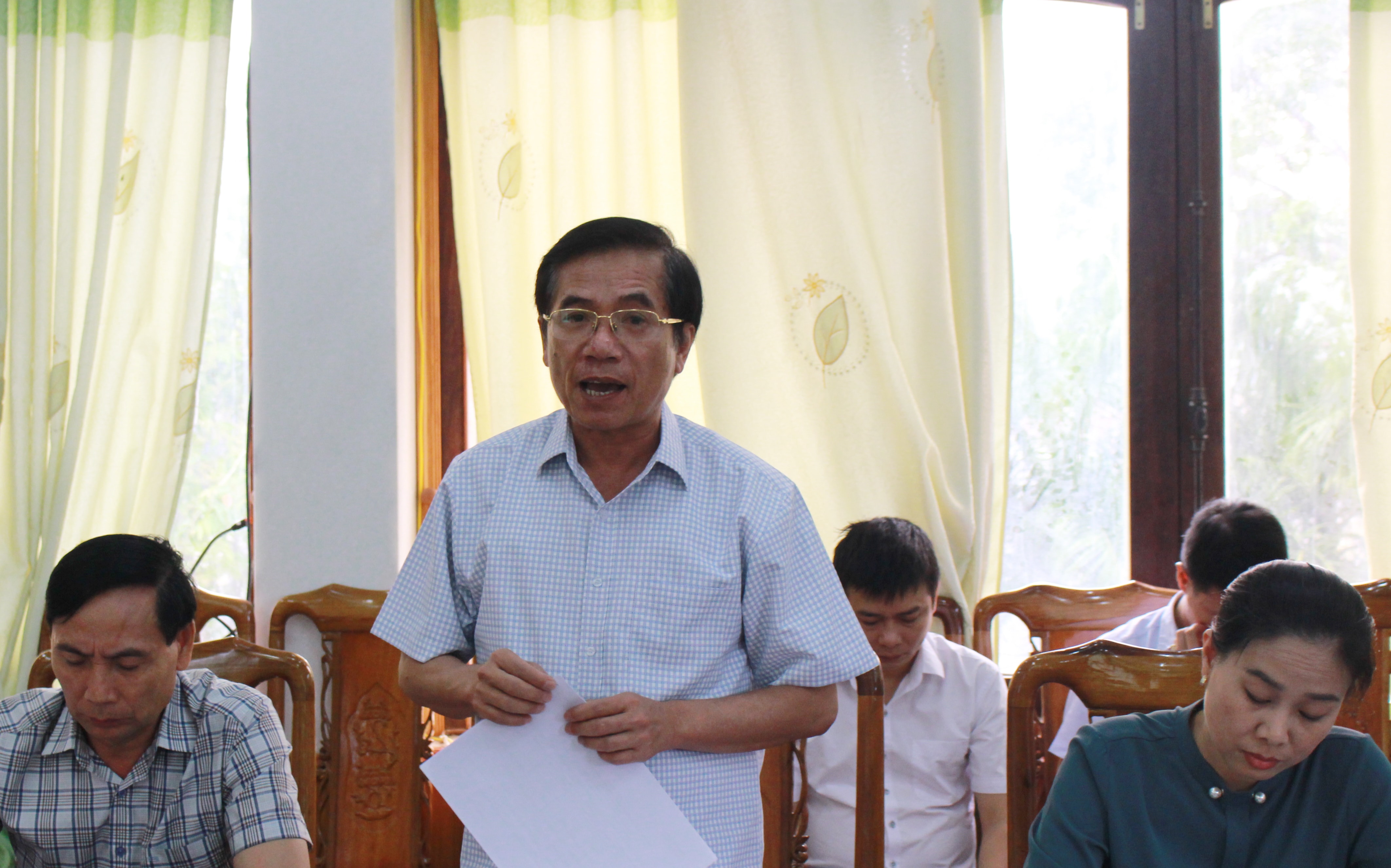 Huyện Quỳ Hợp báo cáo tình hình kết quả cấp giấy chứng nhận quyền sử dụng đất, quyền sở hữu nhà ở với gắn tài sản gắn liền với đất trêm địa bàn huyện Quỳ Hợp. Ảnh: Phương Thúy