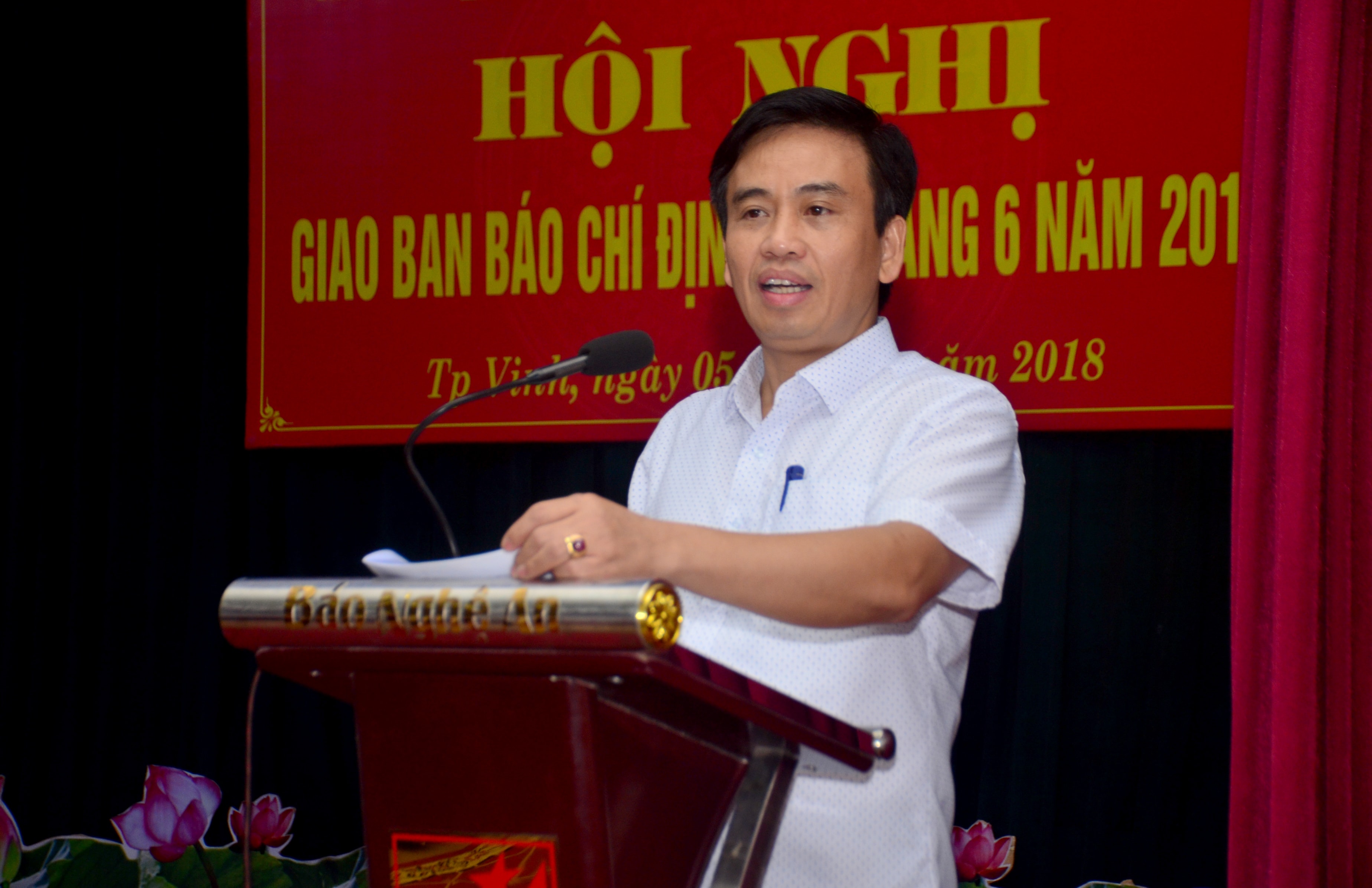 Đồng chí Nguyễn Bá Hảo - Phó Giám đốc Sở Thông tin và Truyền thông tỉnh phát biểu tại hội nghị. Ảnh: Thành Duy