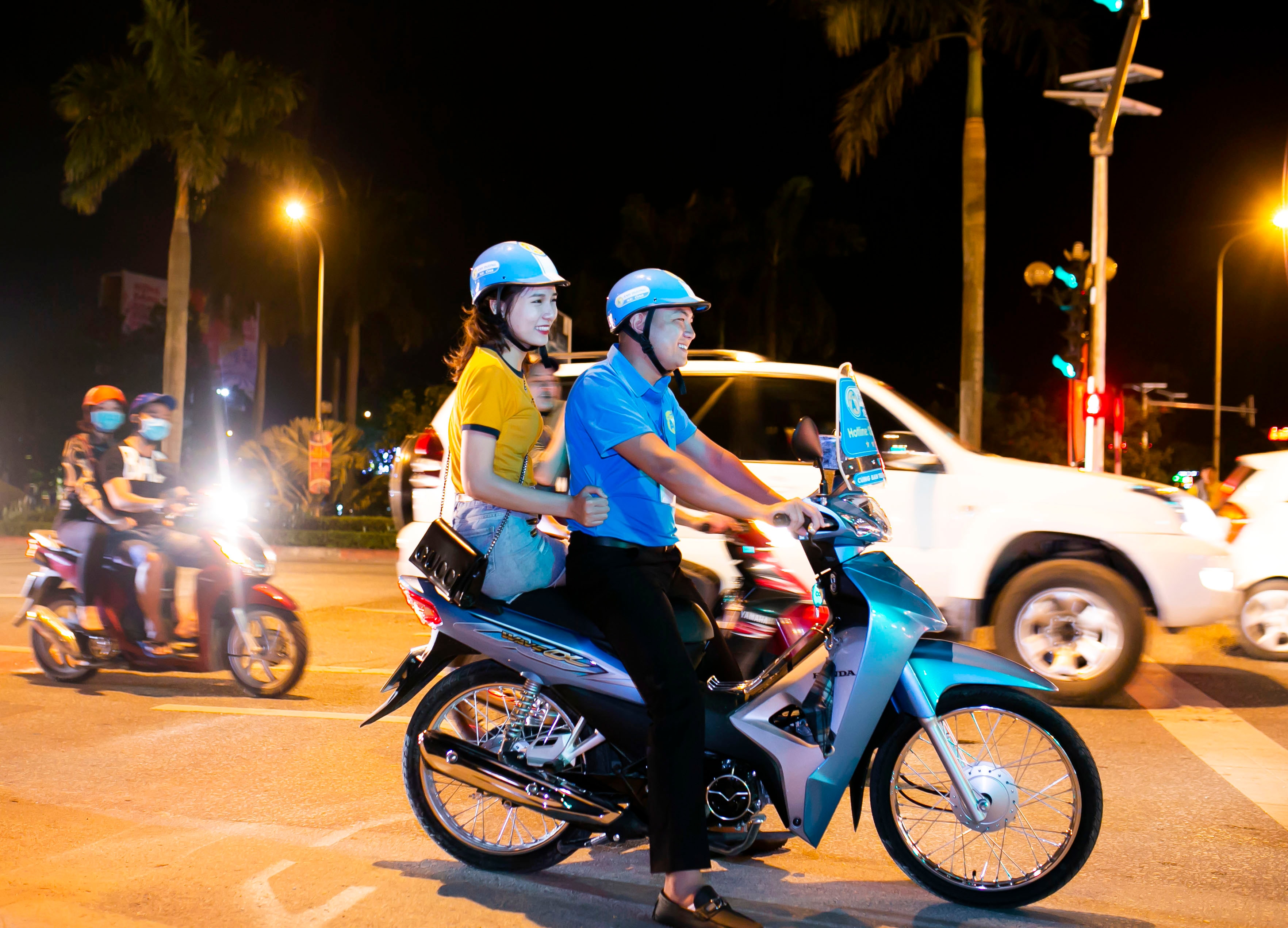 Xe ôm Ánh Dương đã và đang tạo được niềm tin, sự thân thiện đối với hành khách trên mỗi chặng đường. Ảnh: PV