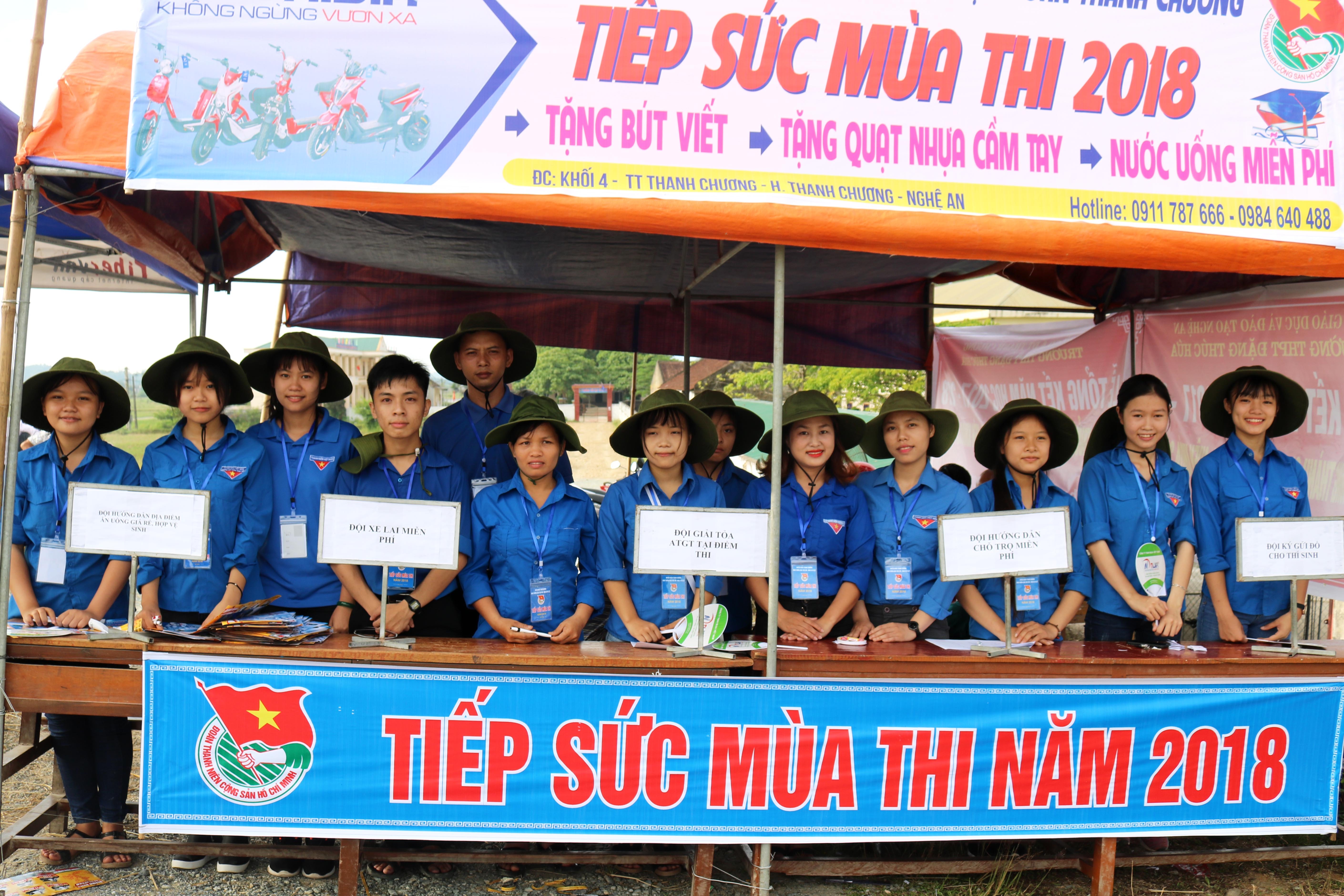 Trong kỳ thi chuyển cấp này, chương trình “Tiếp sức mùa thi” tại Thanh Chương được tổ chức tại 3 điểm thi: Trường THPT Thanh Chương 1, trường THPT Thanh Chương III và trường THPT Đặng Thúc Hứa. Gần 140 tình nguyện viên là đoàn viên thanh niên các xã và học sinh lớp 10, lớp 11 của các trường tham gia chương trình. Ngay từ sáng sớm ngày 6/6, các điểm “tiếp sức mùa thi” đã sẵn sàng.