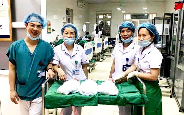 Ca sinh tam thai tự nhiên hiếm gặp tại Bệnh viện Sản Nhi Nghệ An, gồm 2 bé gái cùng 1 bé trai. Ảnh: Thu Hiền 