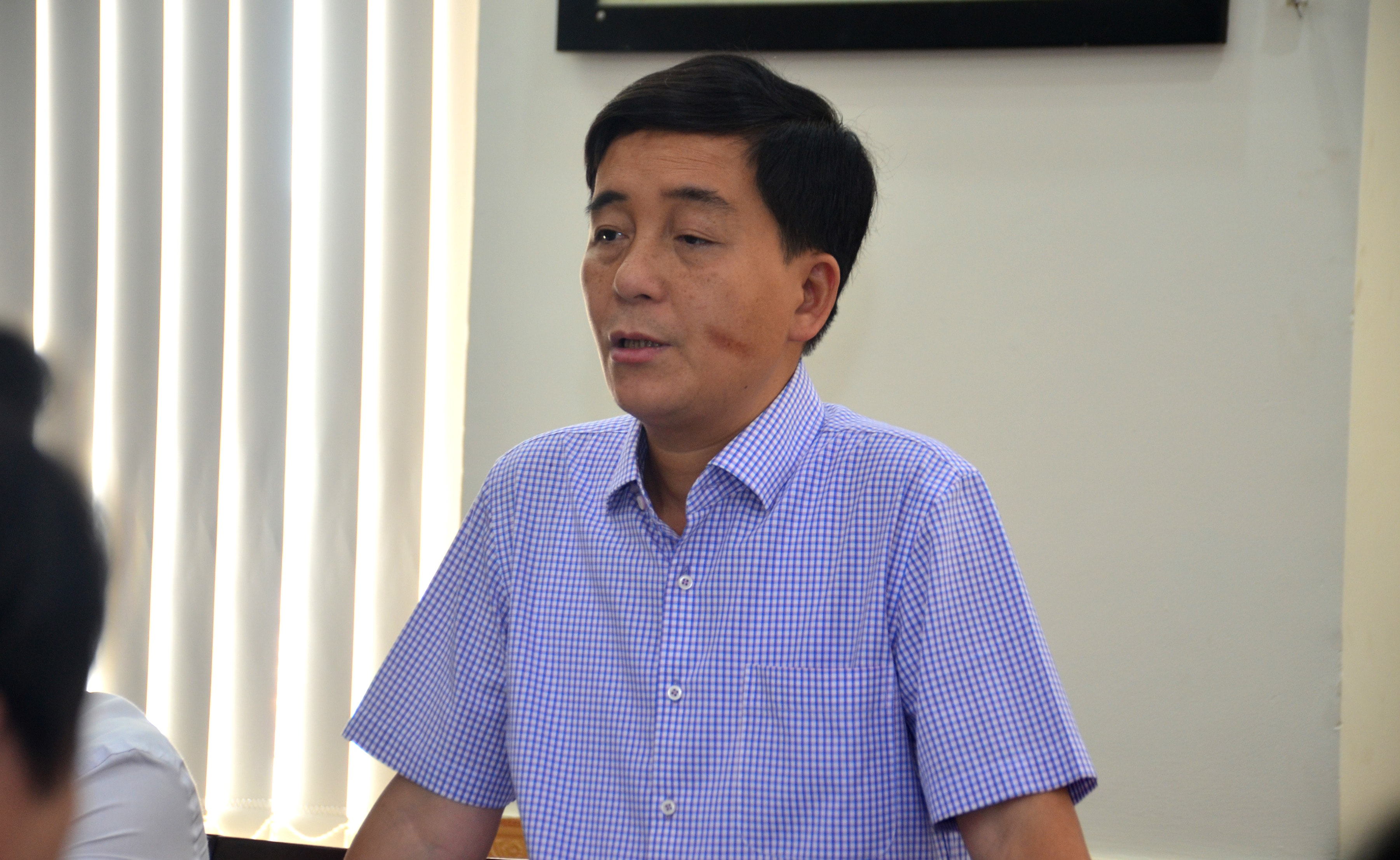 Ông Chu Thế Huyền - Chủ tịch UBND huyện Diễn Châu phát biểu tại cuộc làm việc. Ảnh: Thành Duy