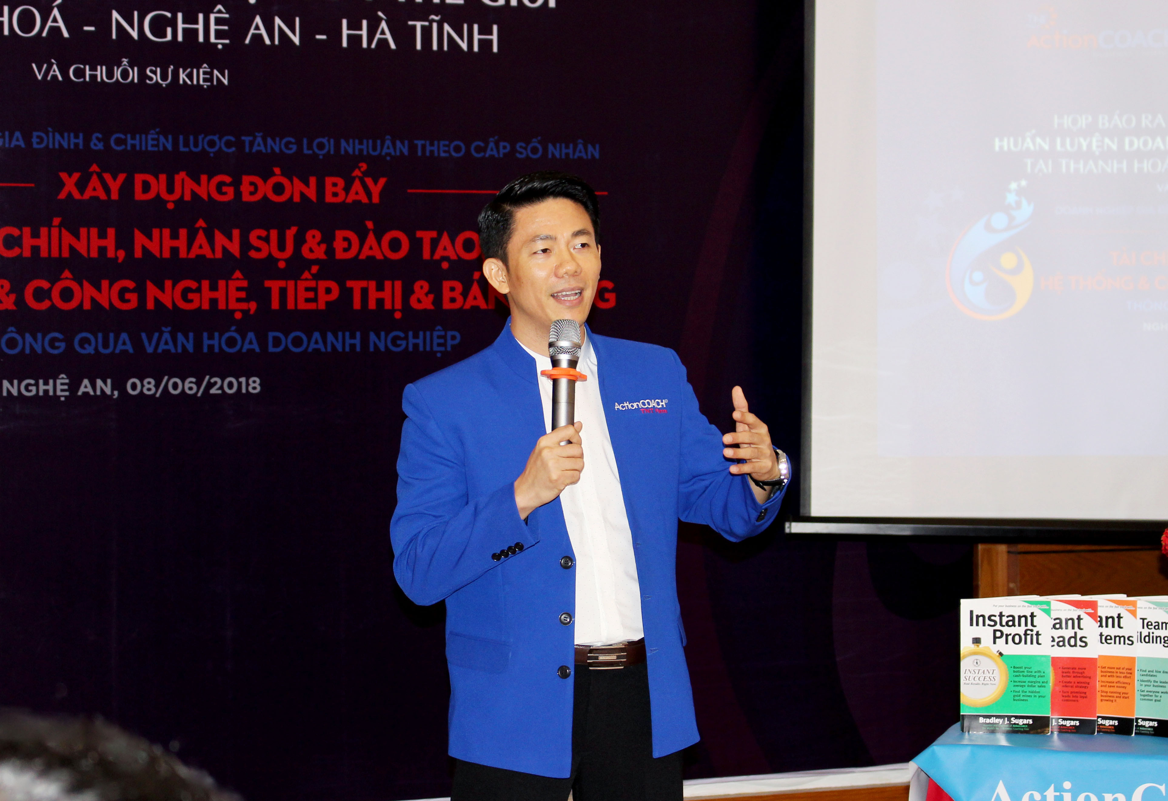 Ông Đinh Văn Tạo, người sáng lập và điều hành ActionCOACH TNT Firm  chia sẻ mong muốn khát vọng “tạo nên một thế giới thịnh vượng thông qua hoạt động tái đào tạo doanh nghiệp”, ảnh đinh nguyệt