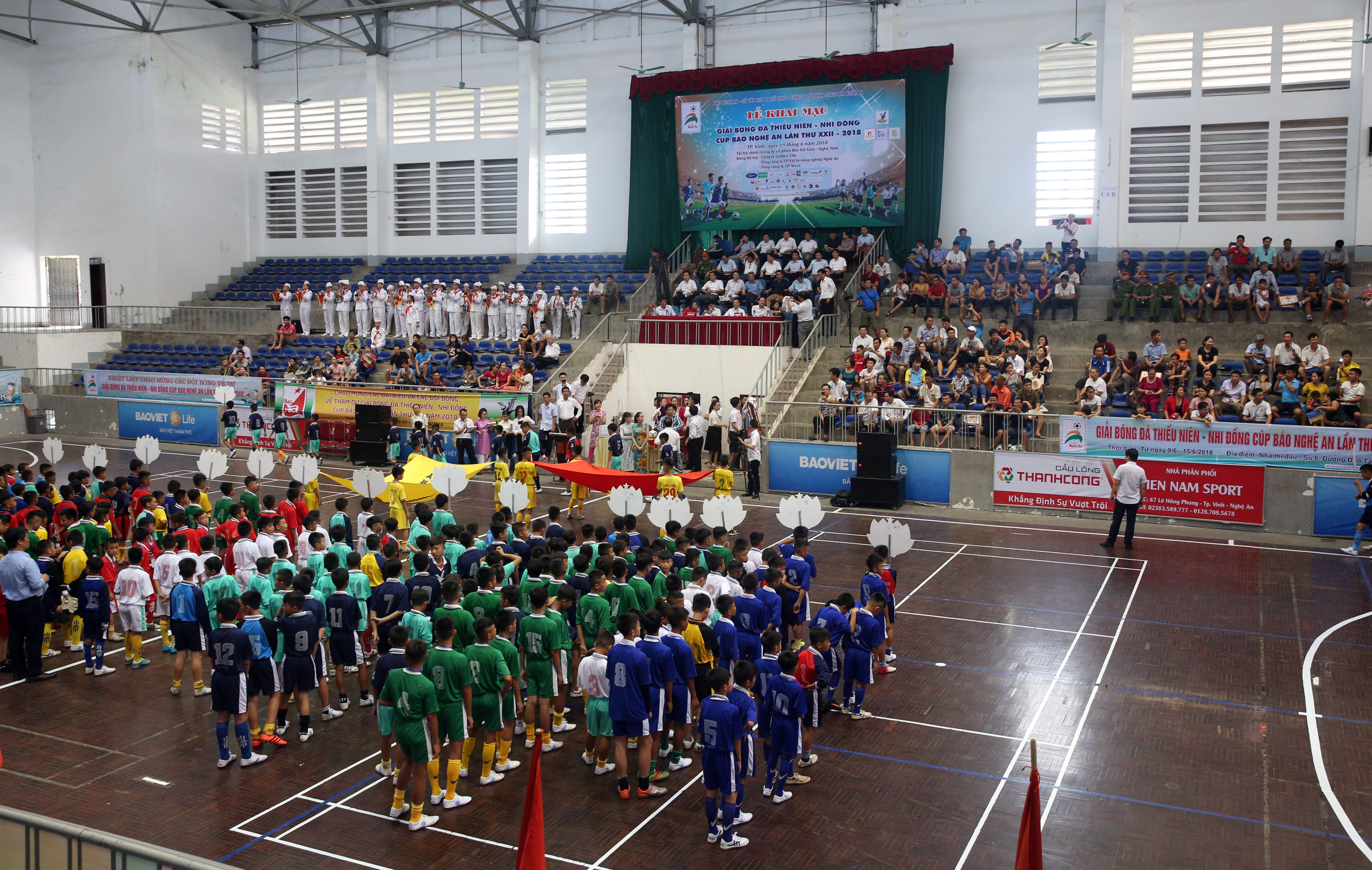 Lễ khai diễn ra tại Trung tâm thi đấu và dịch vụ thể thao Nghệ An (Số 6, đường Đào Tấn, thành phố Vinh). Ảnh: Hồ Phương