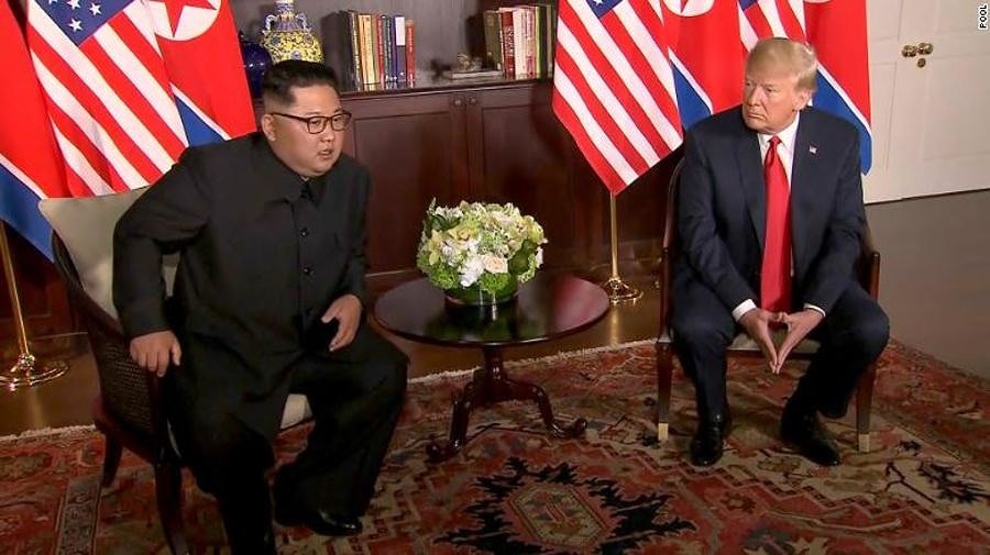 Trump -Kim trong cuộc trao đổi riêng tại hội nghị thượng đỉnh. Ảnh: CNN