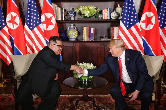 Hon nua dan so My ung ho Trump bat tay voi Kim Jong Un hinh anh 1