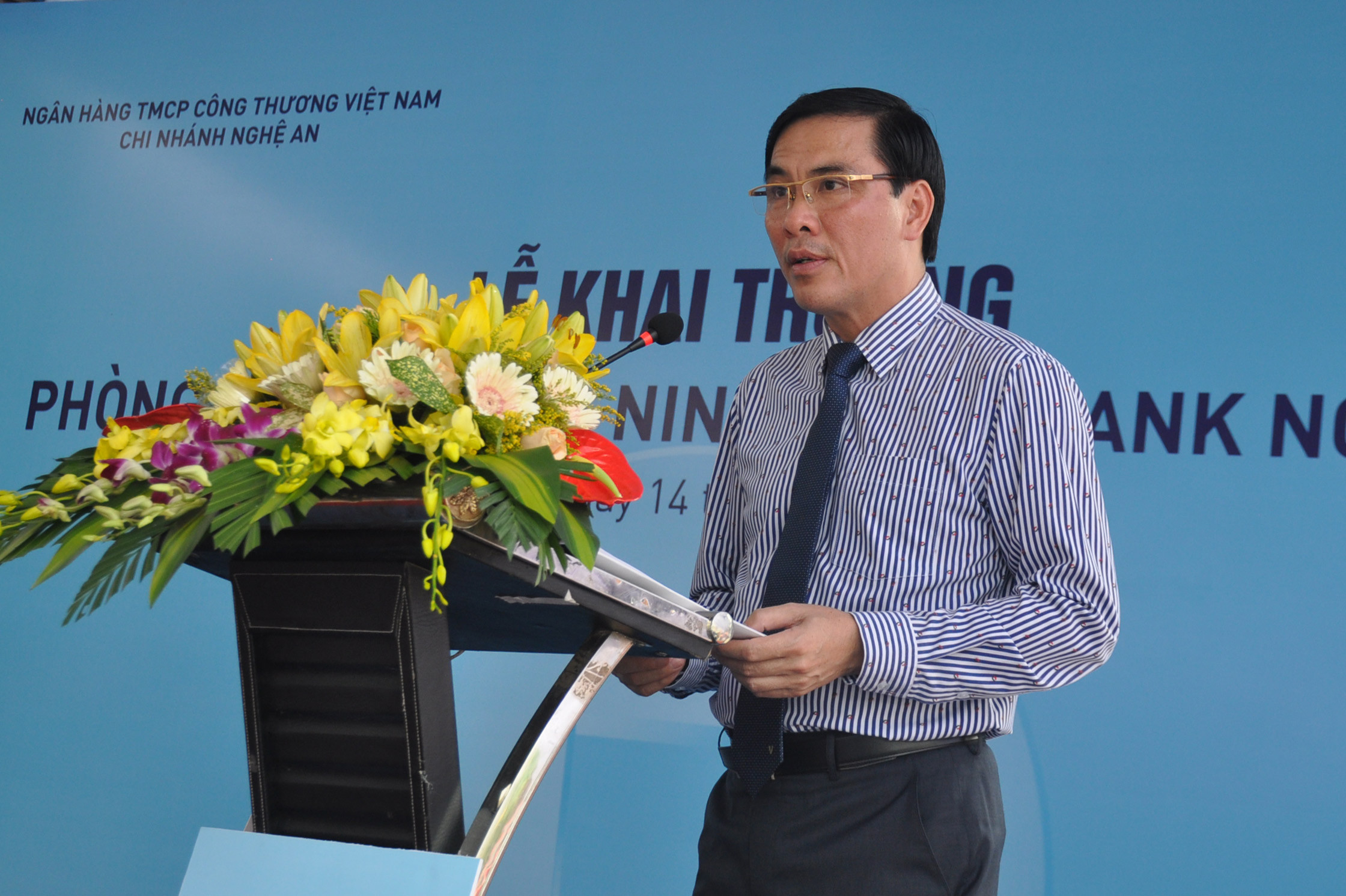 Ông Bùi Xuân Đông - Giám đốc Vietinbank Nghệ An phát biểu tại lễ khai trương. Ảnh: Thu Huyền