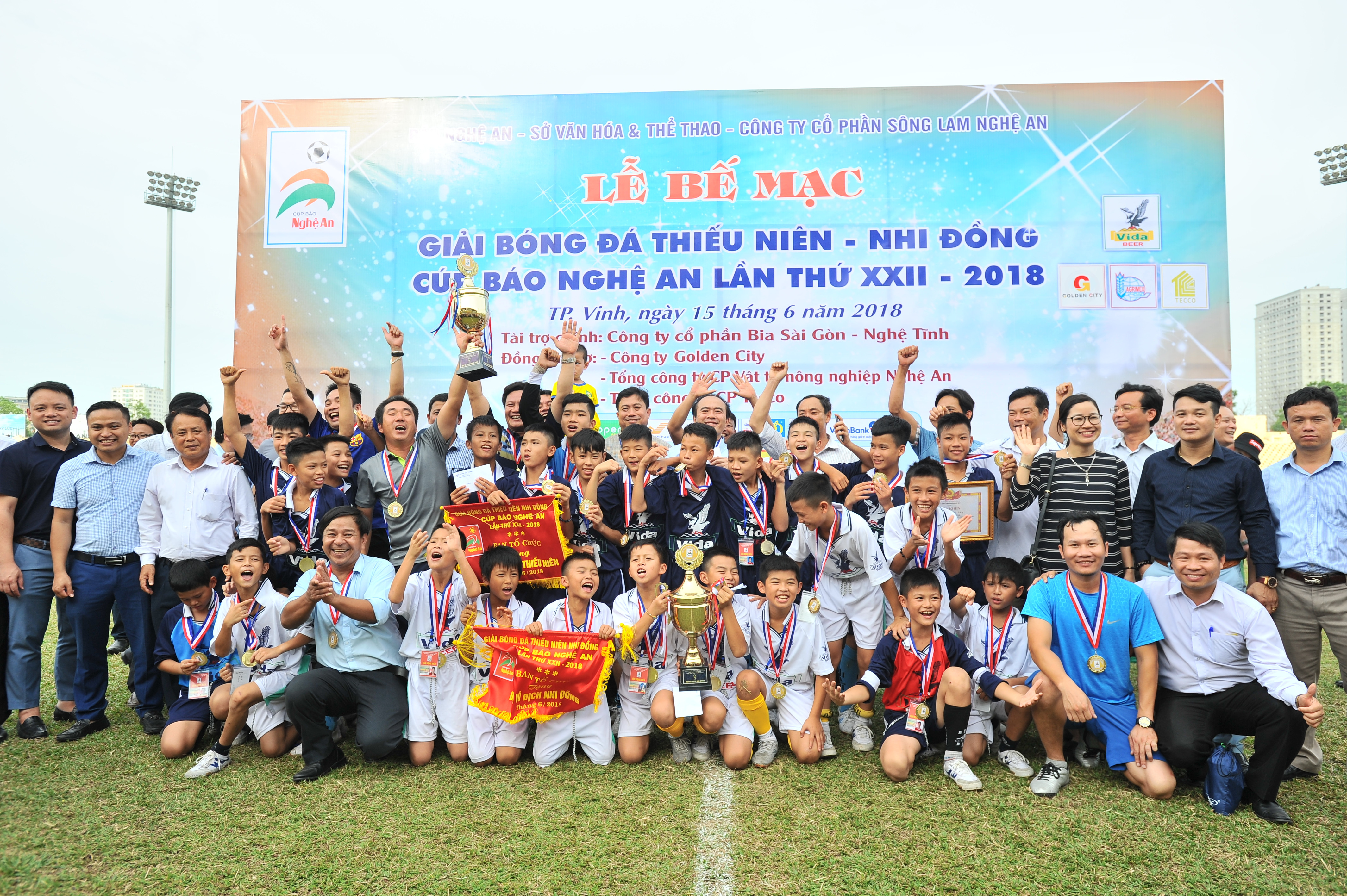 2 đội bóng NĐ, TN Yên Thành vô địch tuyệt đối ở mùa giải 2018. Ảnh: Thành Cường
