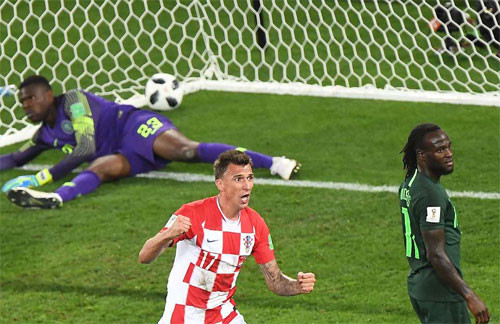 Mandzukic vẫn chơi rất hiệu quả trong màu áo Croatia. Ảnh: Reuters