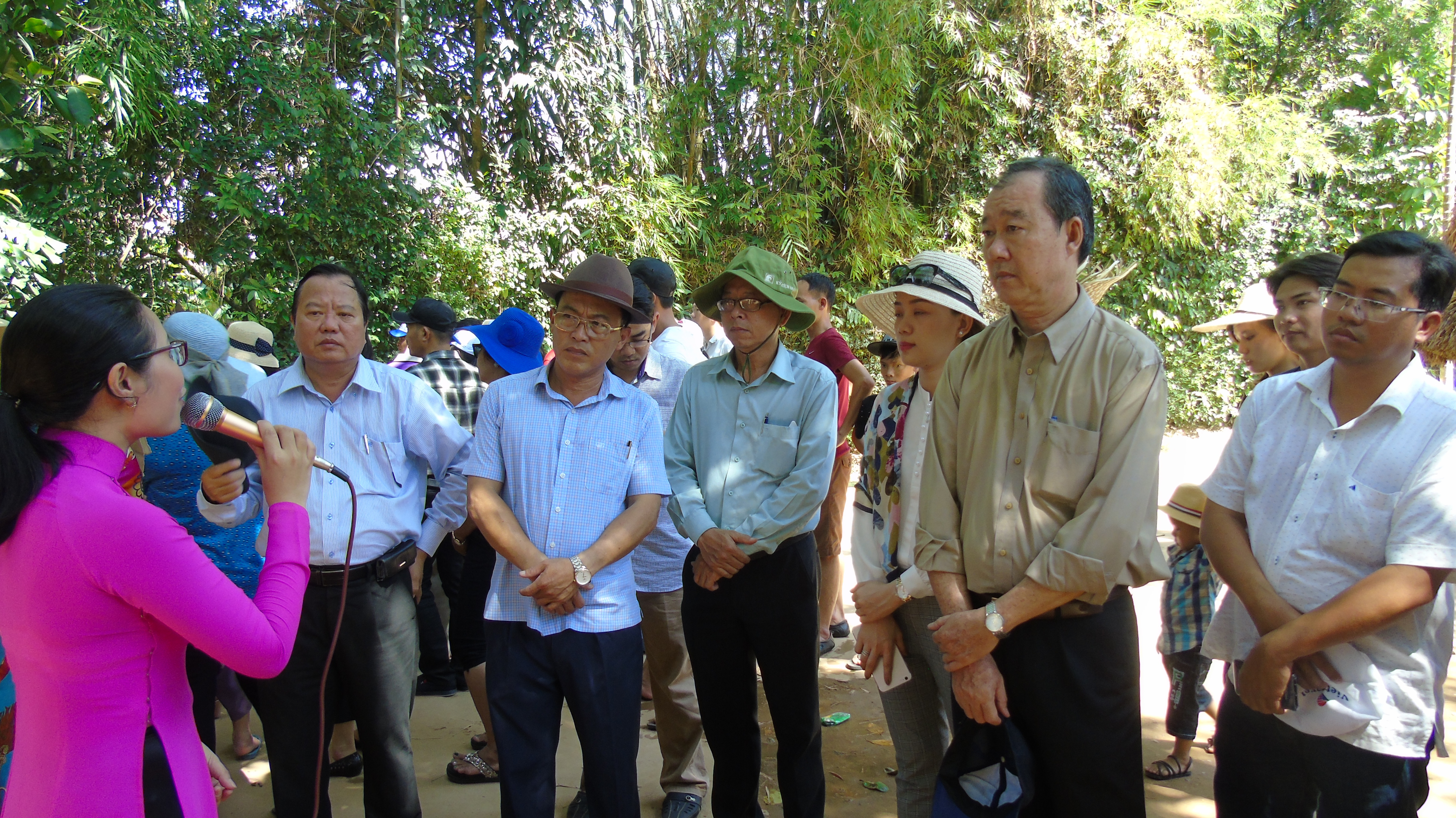 Các đơn vị, doanh nghiệp du lịch các tỉnh cụm phía Tây đồng bằng sông Cửu Long tham quan các điểm du lịch Nghệ An. Ảnh: Vương Bằng