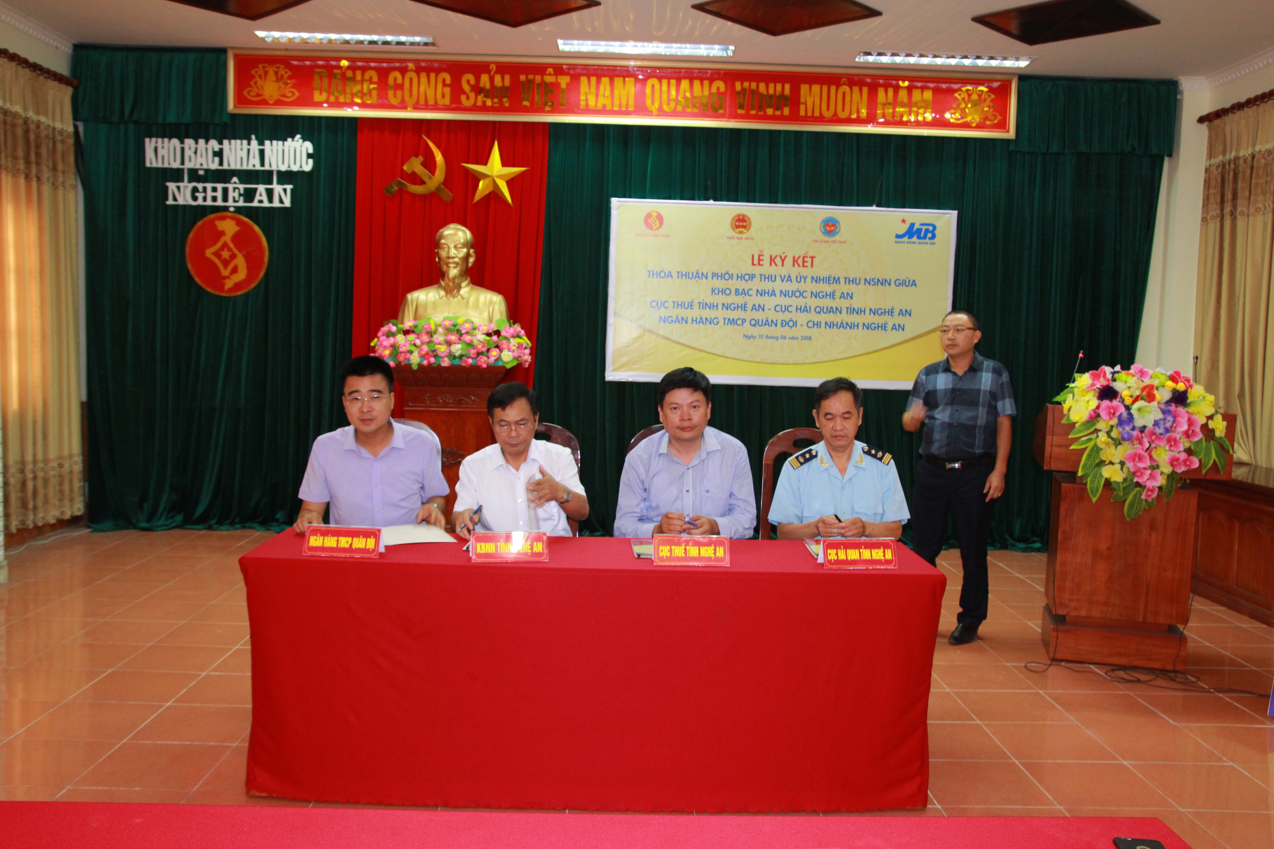 Đại diện các đơn vị ký kết phối hợp.