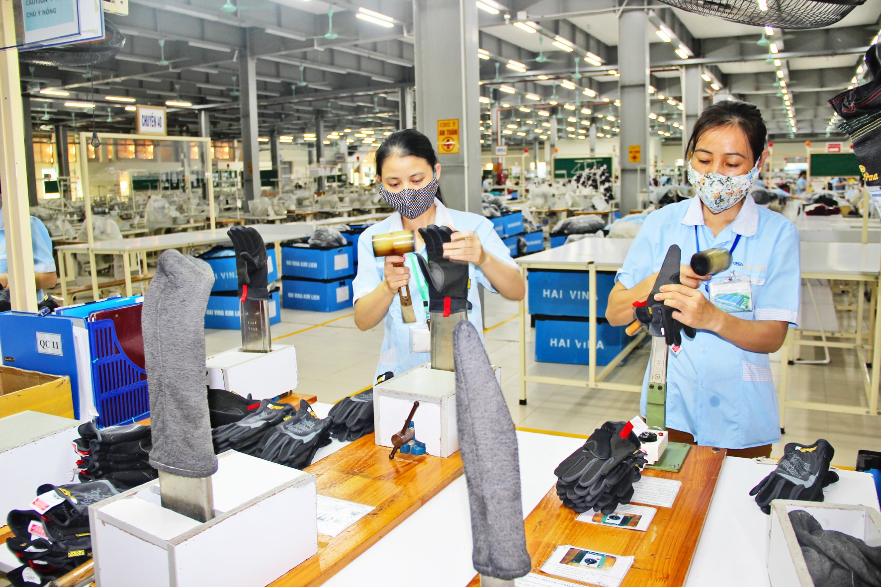 Sản xuất tại Công ty TNHH Haivina Kim Liên.