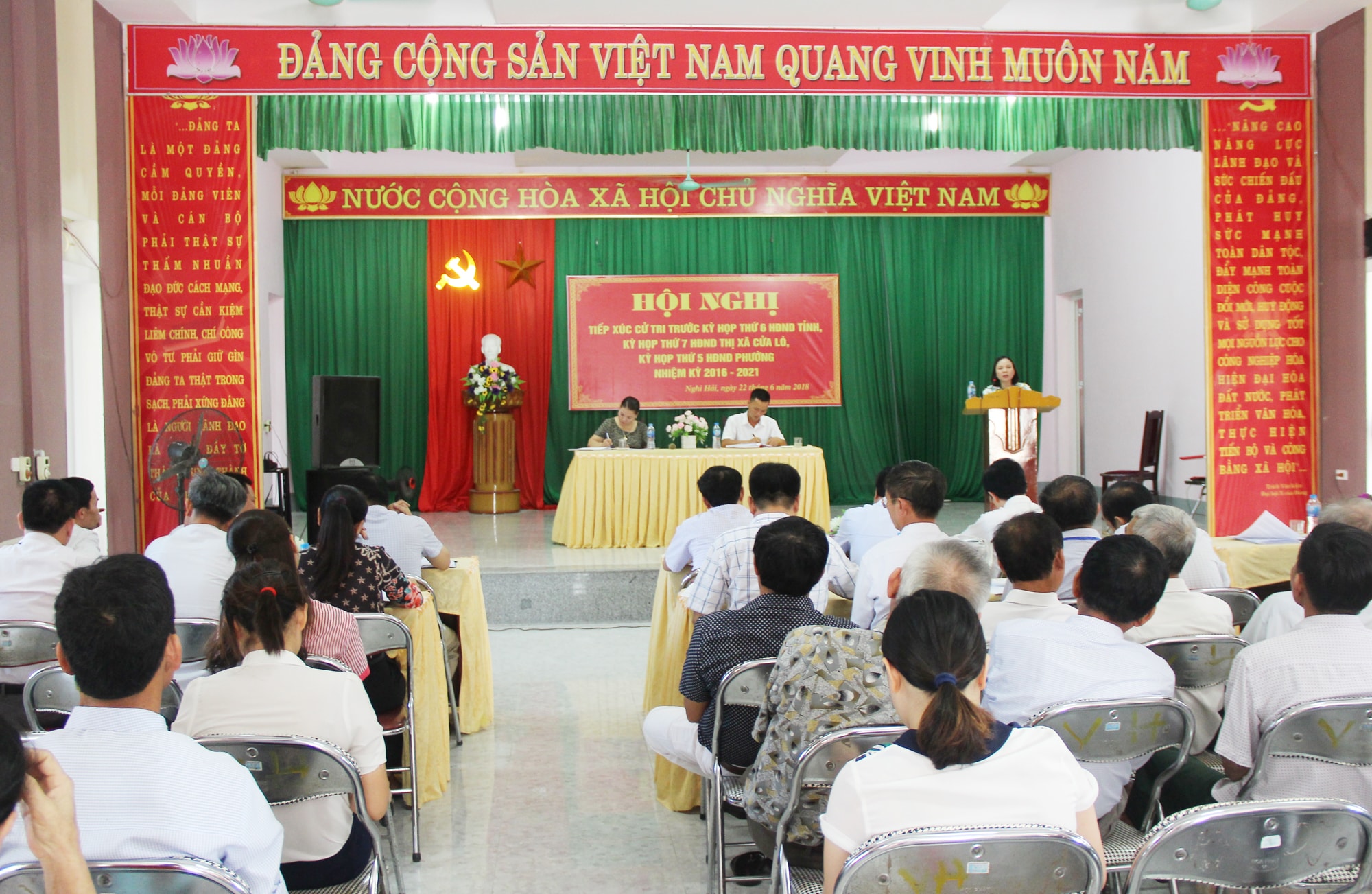 Quang cảnh hội nghị tiếp xúc cử tri. Ảnh: Mai Hoa