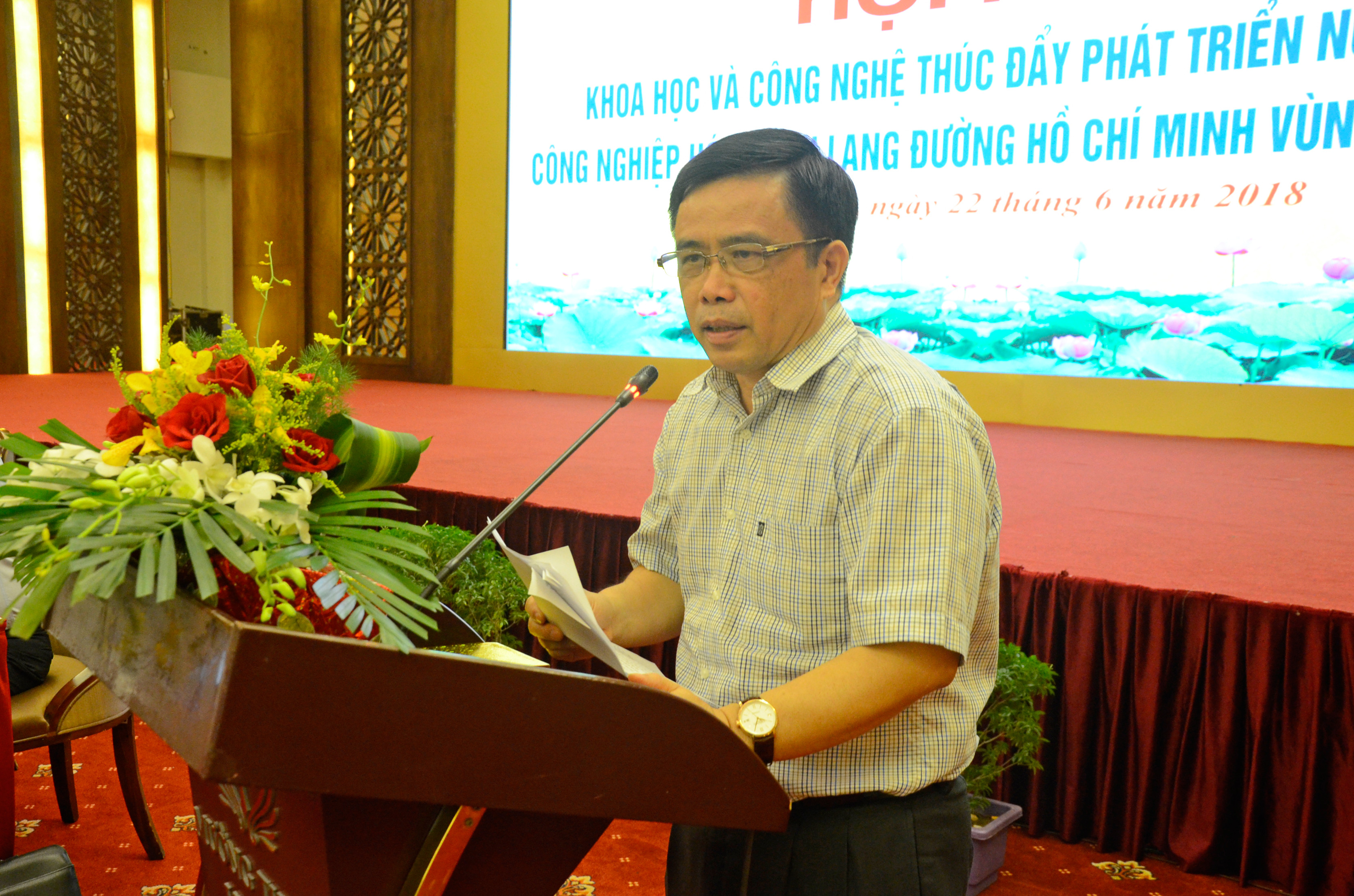 Phó Chủ tịch UBND tỉnh Nghệ An Huỳnh Thanh Điền phát biểu tại hội nghị. Ảnh Thanh Lê