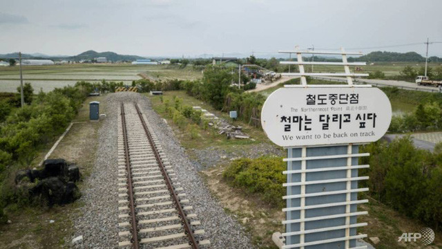 Triều Tiên và Hàn Quốc bàn kết nối đường sắt bán đảo - Ảnh 1.