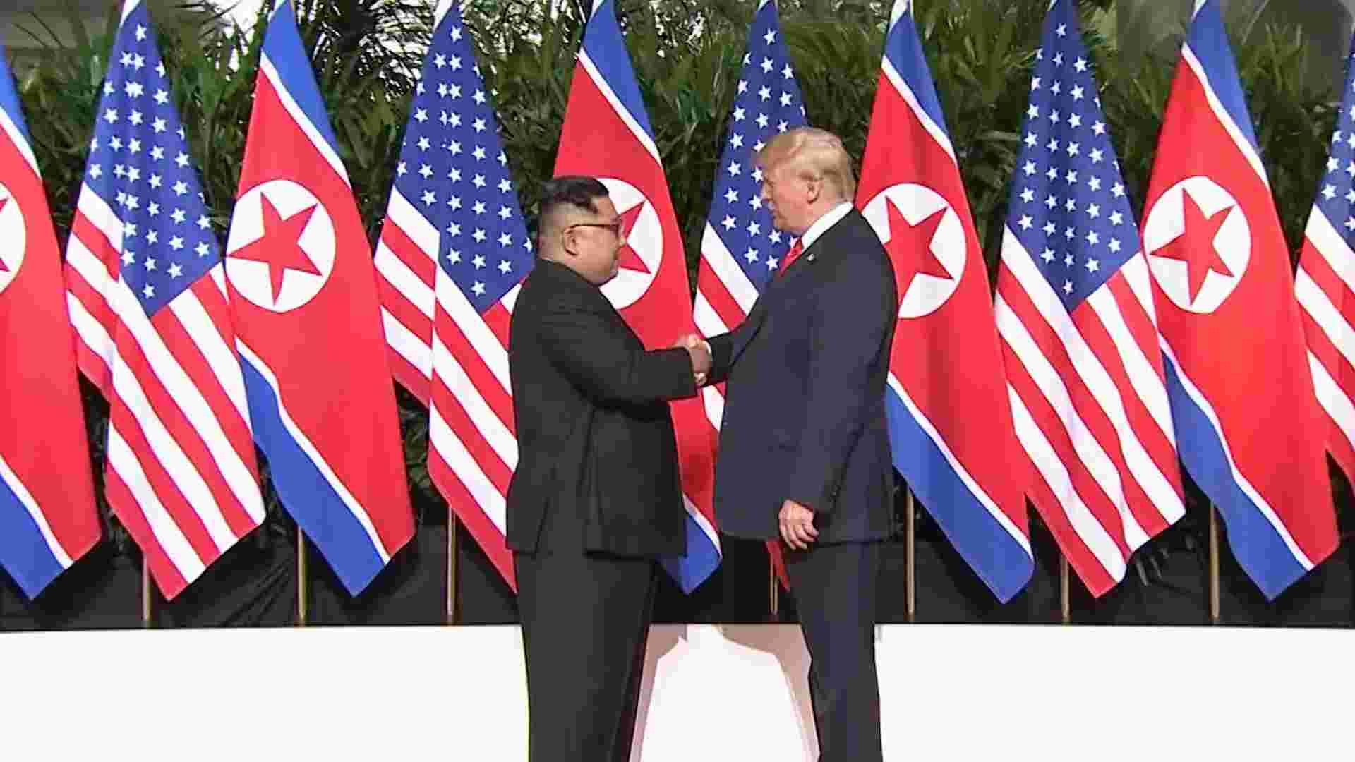 Cái bắt tay giữa lãnh đạo Mỹ với Triều Tiên tại hội nghị thượng đỉnh 12/6 ở Singapore. Ảnh: USA Today