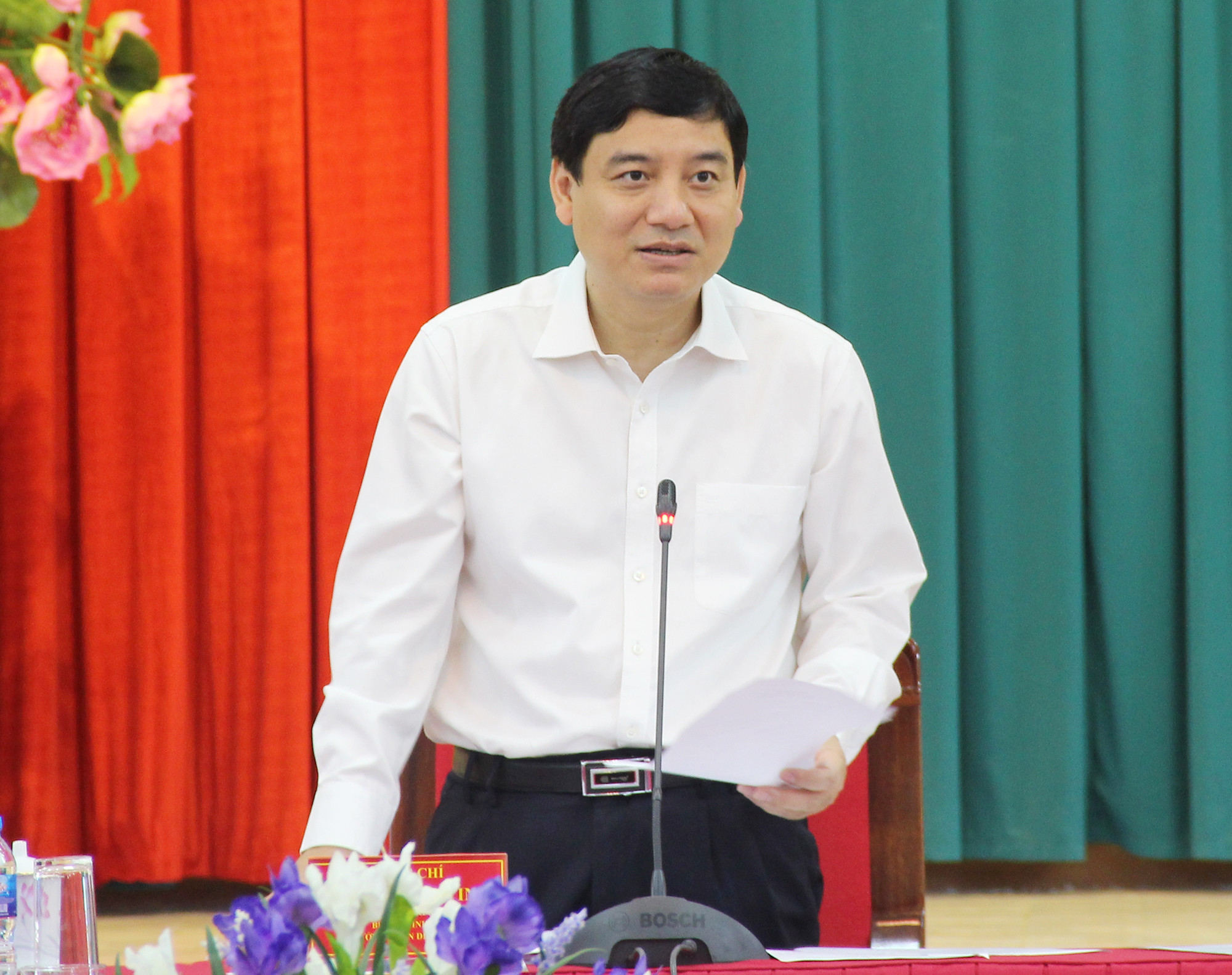 Bí thư Tỉnh ủy Nguyễn Đắc Vinh chỉ đạo tại hội nghị