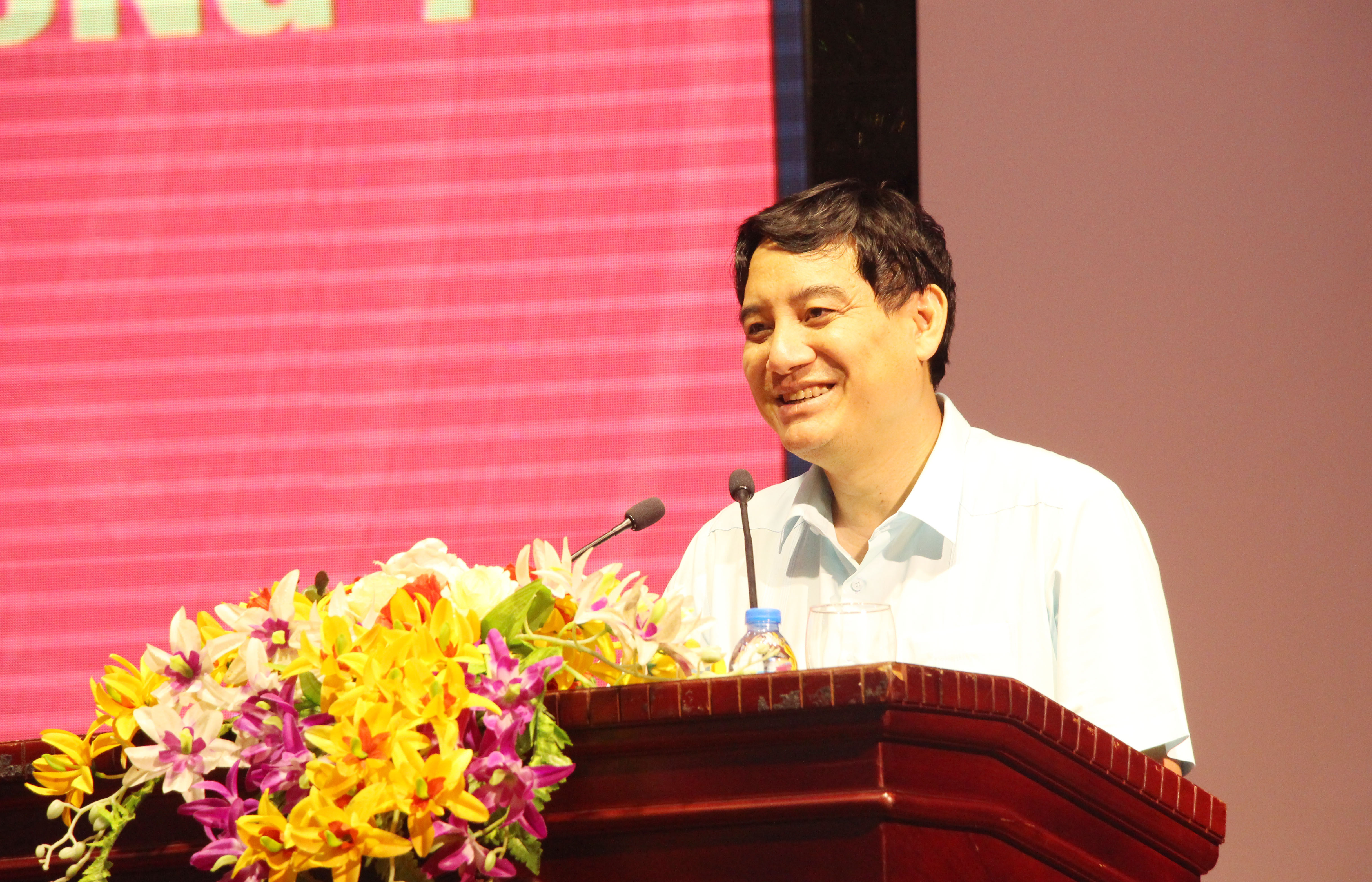 Đồng chí Nguyễn Đắc Vinh phát biểu kết luận Hội nghị tại điểm cầu Nghệ An. Ảnh: Đào Tuấn 