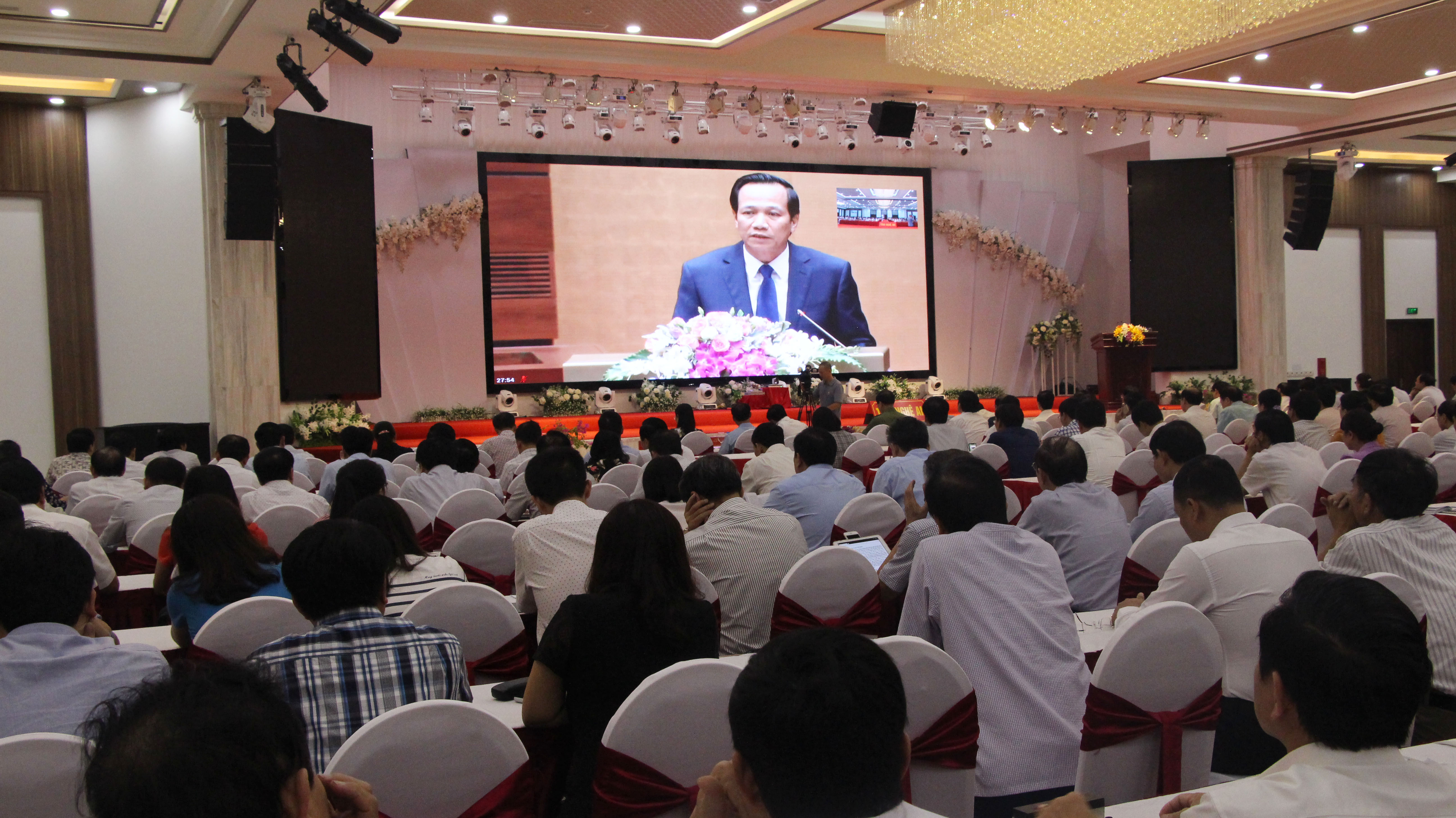 Đồng chí Đào Ngọc Dung - Ủy viên Trung ương Đảng, Bộ Trưởng Bộ LĐTB&XH giới thiệu Nghị quyết 