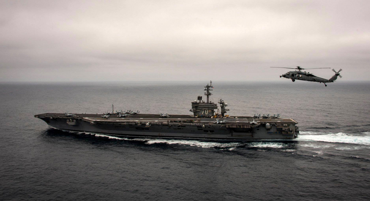 Chiến hạm USS Carl Vinson (CVN-70) của Mỹ. 