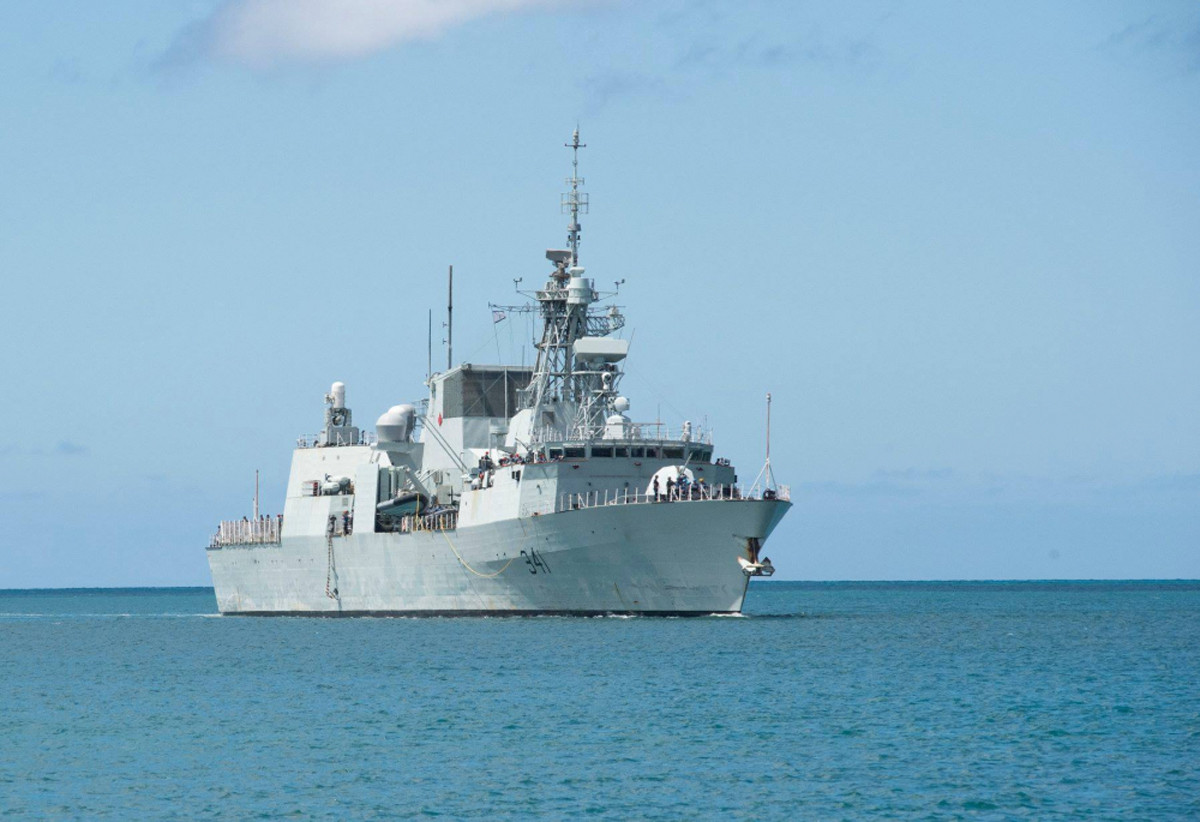 HMCS Ottawa (FFH-341) của Canada.