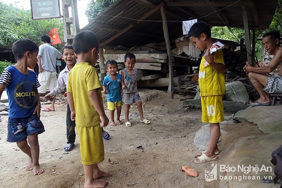 trẻ em vùng cao Nghệ An. Ảnh tư liệu