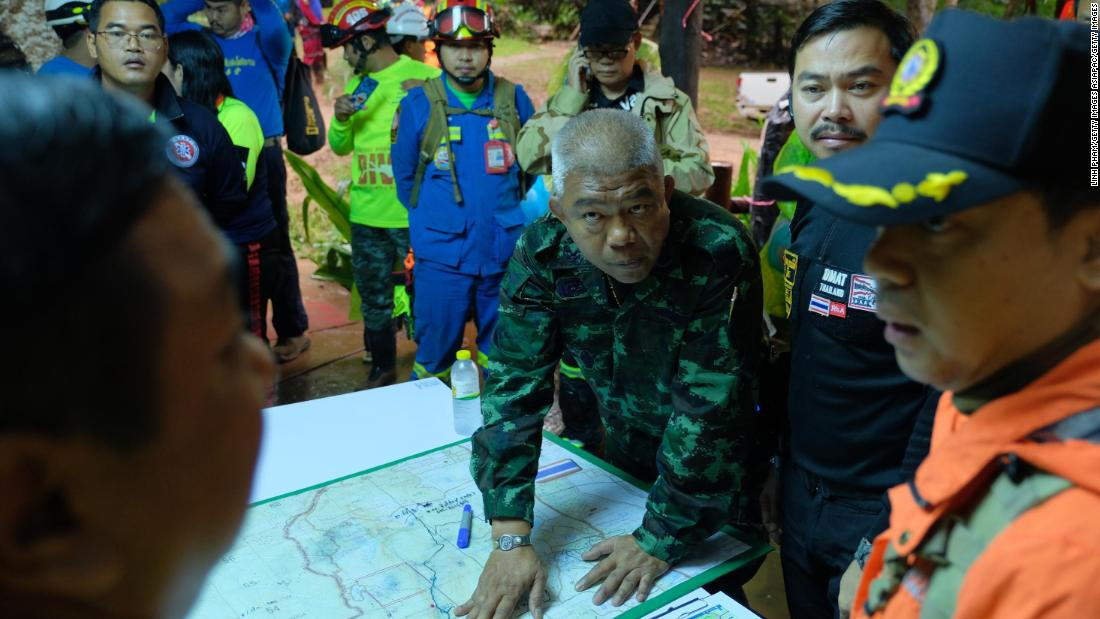 Thái Lan chạy đua với thời gian tìm đội bóng thiếu niên mất tích: 1 tuần sau thông tin 12 thành viên trong độ tuổi 11-16 của đội bóng Wild Boars cùng huấn luyện viên mất tích trong hang động Tham Luang Nang Non, giới chức nước này vẫn đang tích cực đẩy mạnh công tác tìm kiếm.