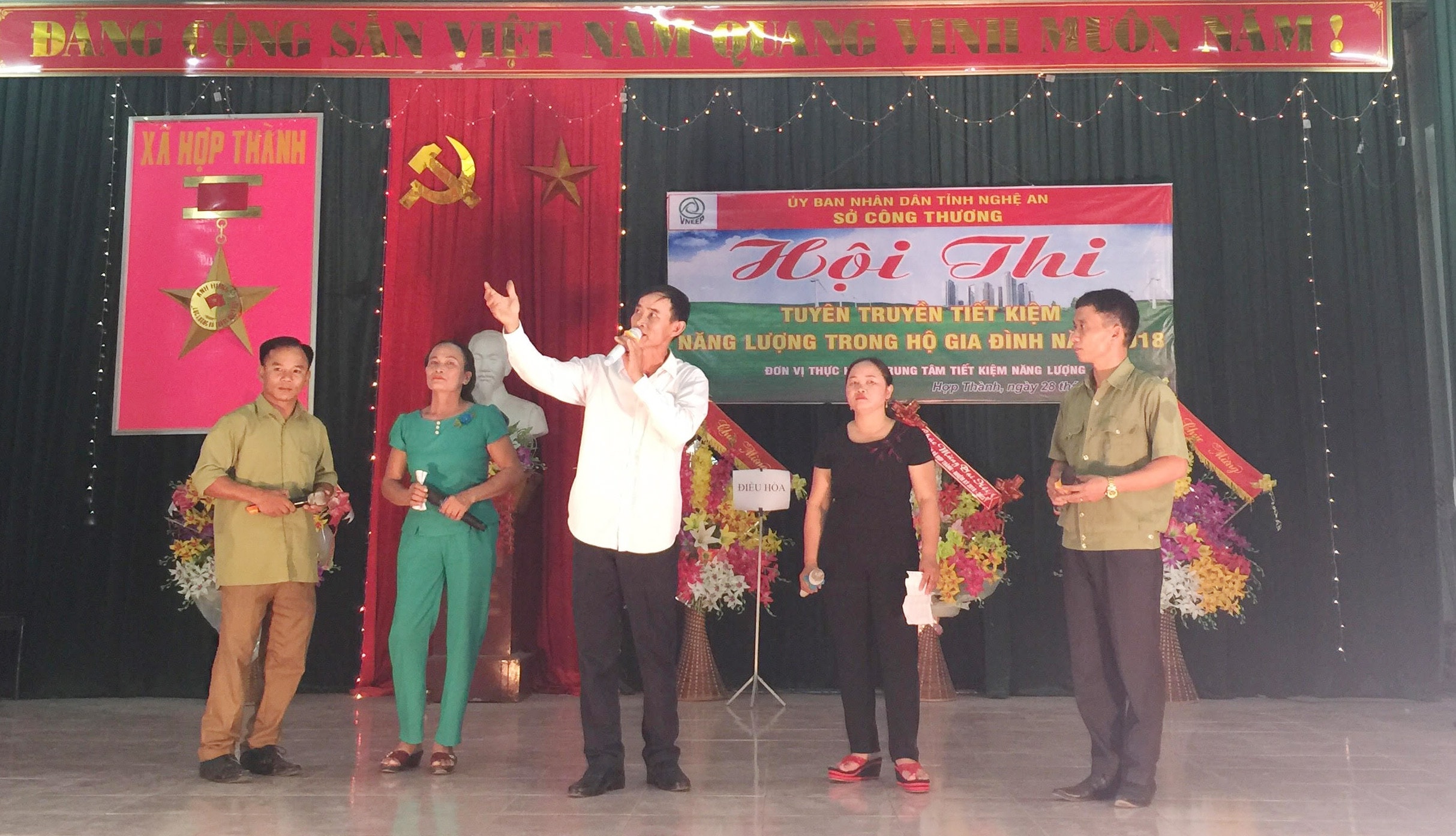 Phần thi năng khiếu của đội thi Hội nông dân. Ảnh: Trần Liên
