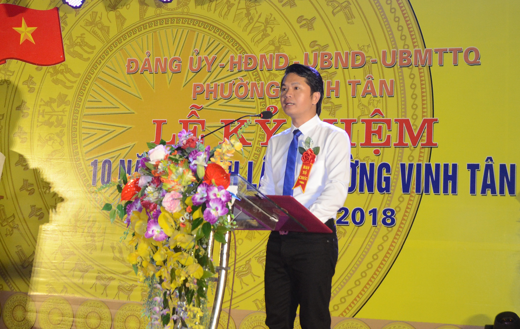 Đồng chí Nguyễn Hoàng Mạnh - Chủ tịch UBND phường Vinh Tân đọc diễn văn buổi lễ. Ảnh: Thành Chung