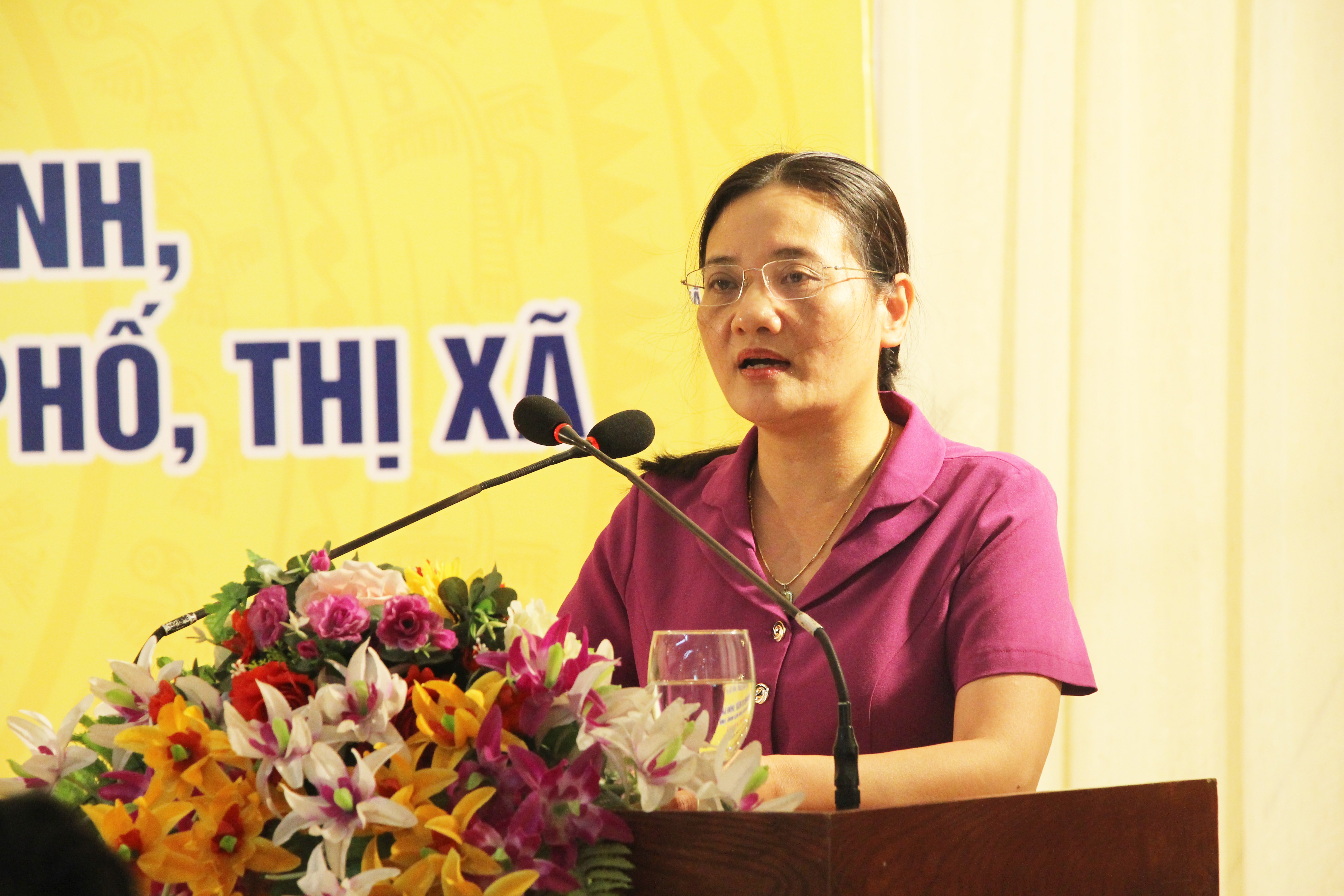 Đồng chí Cao Thị Hiền - Ủy viên BTV Tỉnh ủy, Phó Chủ tịch HĐND tỉnh phát biểu tại Hội nghị. Ảnh: Đào Tuấn