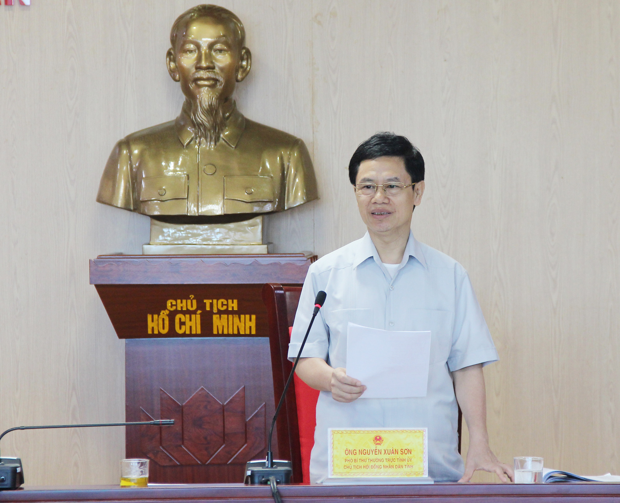Chủ tịch HĐND tỉnh Nguyễn Xuân Sơn kết luận tại hội nghị. Ảnh: Minh Chi