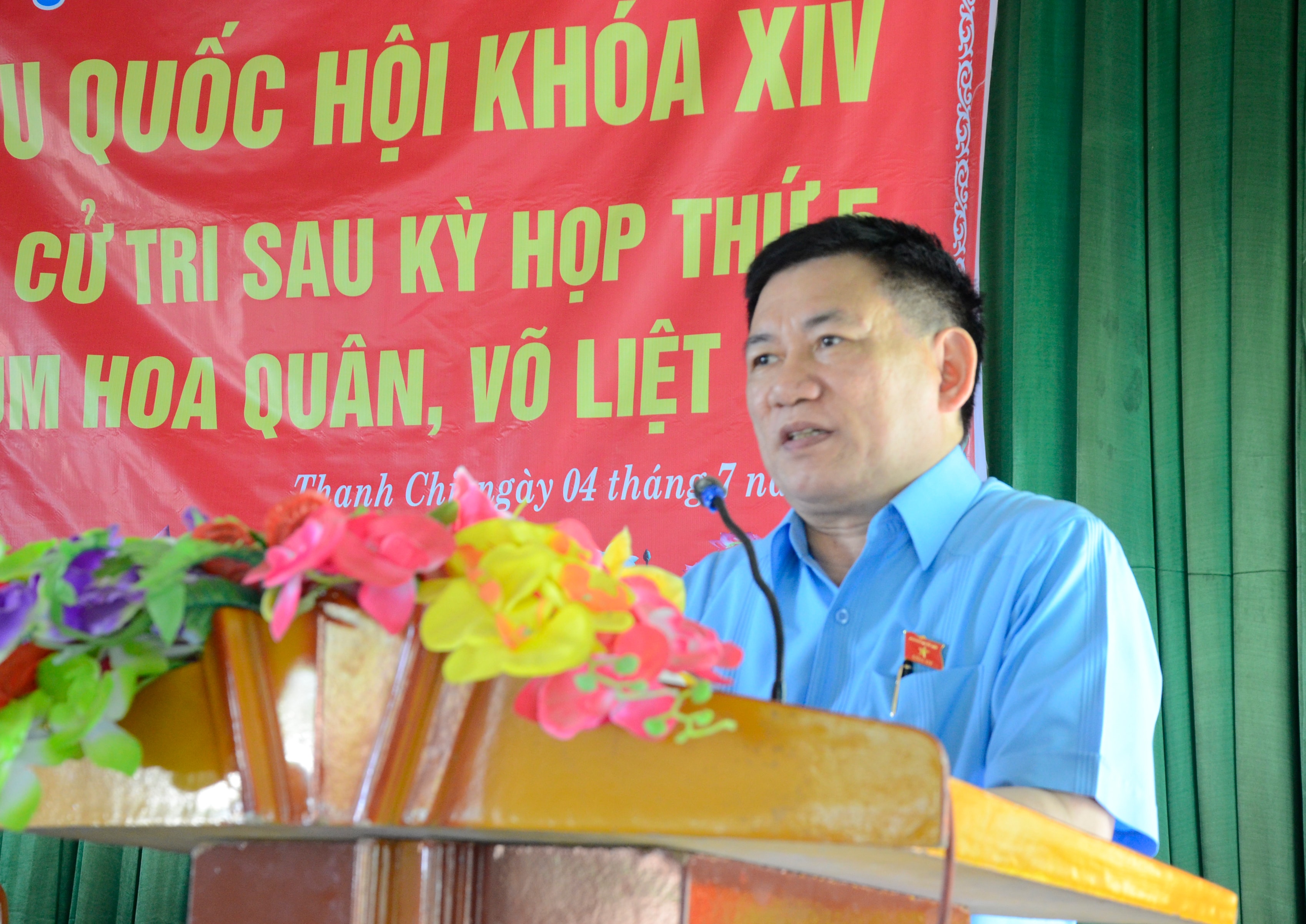 Tổng Kiểm toán Nhà nước Hồ Đức Phớc trả lời các kiến nghị của cử tri. Ảnh Thanh Lê