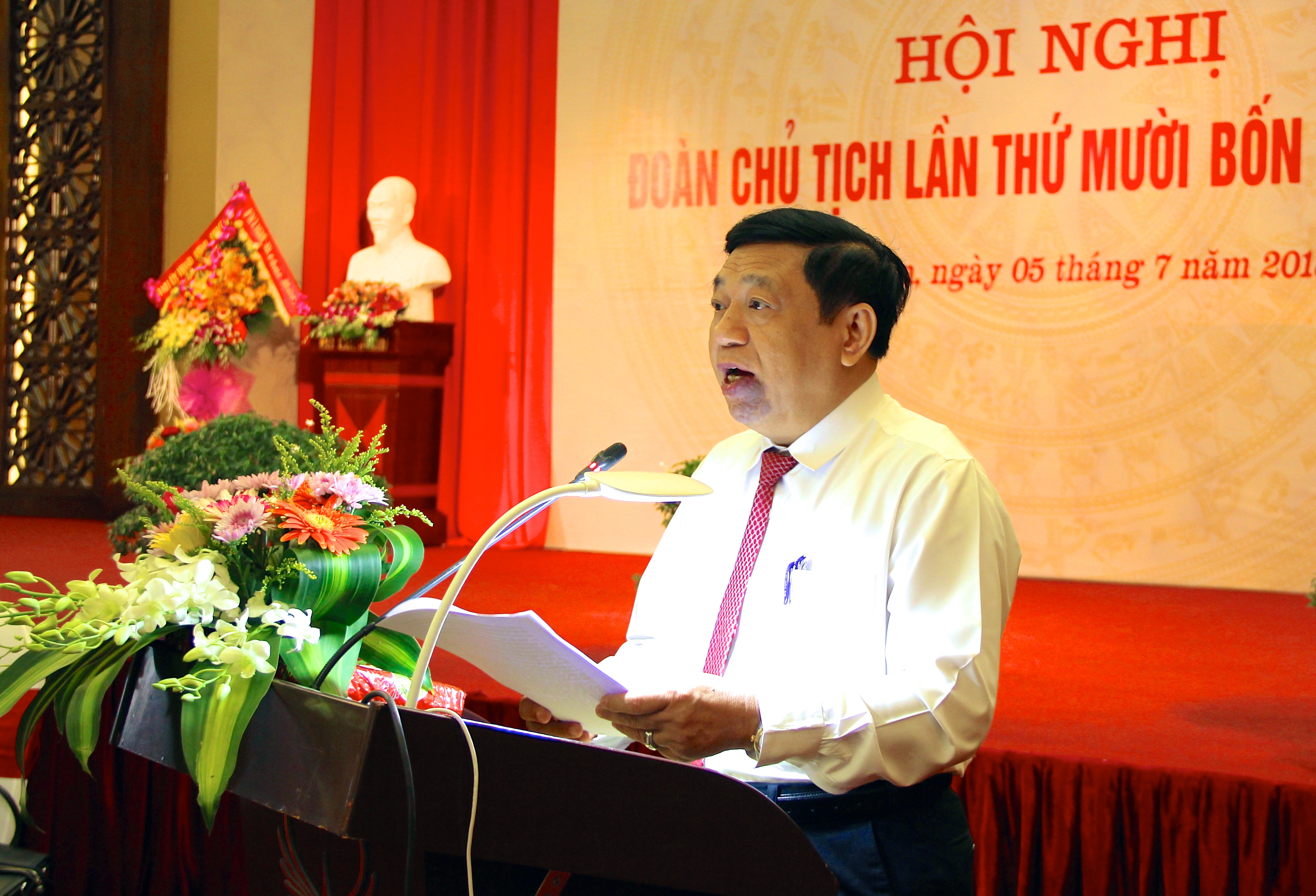Chủ tịch UBND tỉnh Nguyễn Xuân Đường phát biểu chào mừng tại hội nghị. Ảnh: Mỹ Nga