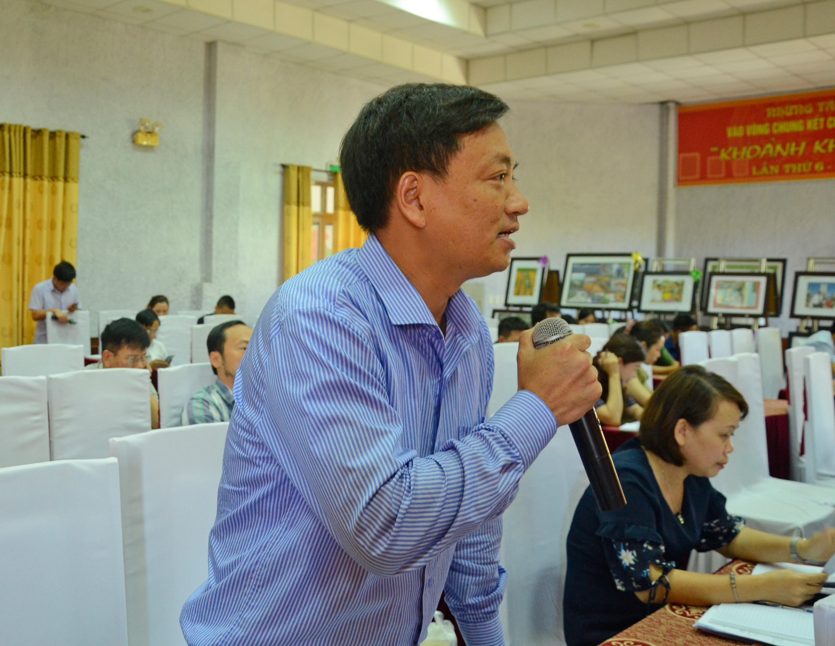 Phó Tổng Biên tập Báo Nghệ An Trần Hữu Nghĩa phát biểu tại Hội nghị giao ban báo chí. Ảnh Thanh Lê