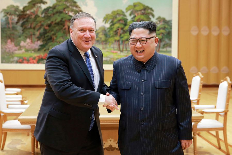 Ngoại trưởng Mỹ gặp nhà lãnh đạo Triều Tiên ở Bình Nhưỡng hôm 9/5. Ảnh: AP