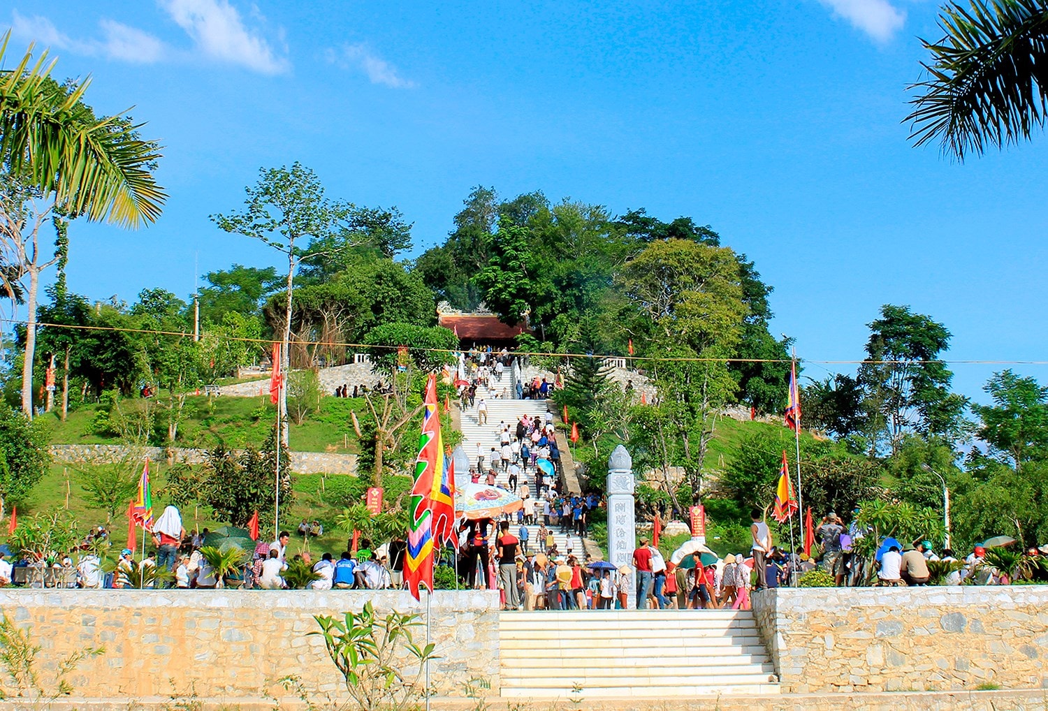 Lễ hội Đền Choọng, xã Châu Lý, huyện Quỳ Hợp. Ảnh: Lao Thanh Chương