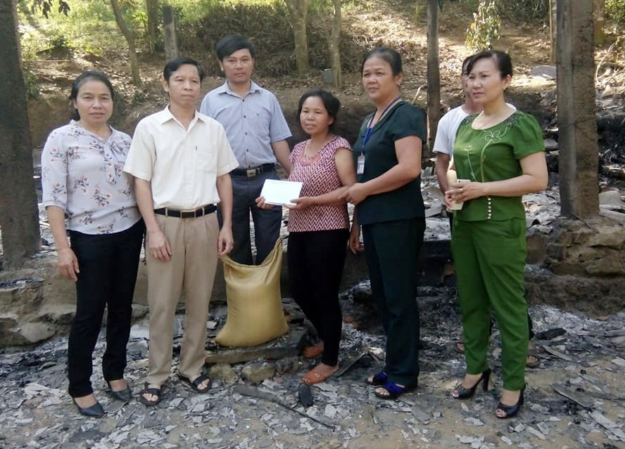 Xã Minh Hợp kêu gọi hỗ trợ 3 triệu đồng tiền mặt và một spos vật dụng giúp đỡ gia đình ông Biển bà Sâm.