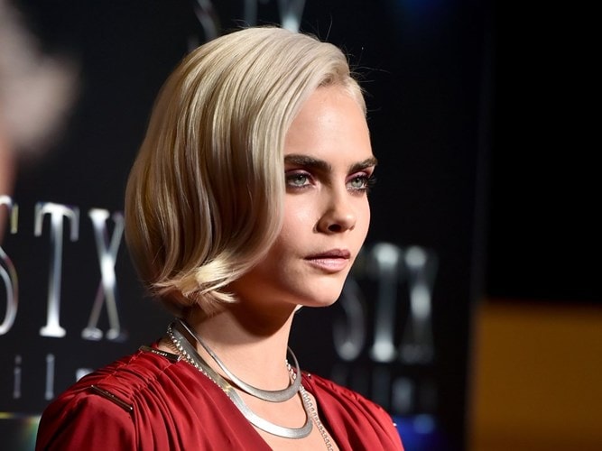 Sau khi chụp hình cho trang bìa của tạp chí Vogue năm 2014, siêu mẫu nước Anh Cara Delevingne mới bắt đầu thừa nhận bản thân là người lưỡng tính. Cô nàng còn bày tỏ sự thất vọng về cách một số người hiểu nhầm cô là người đồng tính. Hiện tại cô đang hẹn hò với con gái của Michael Jackson.