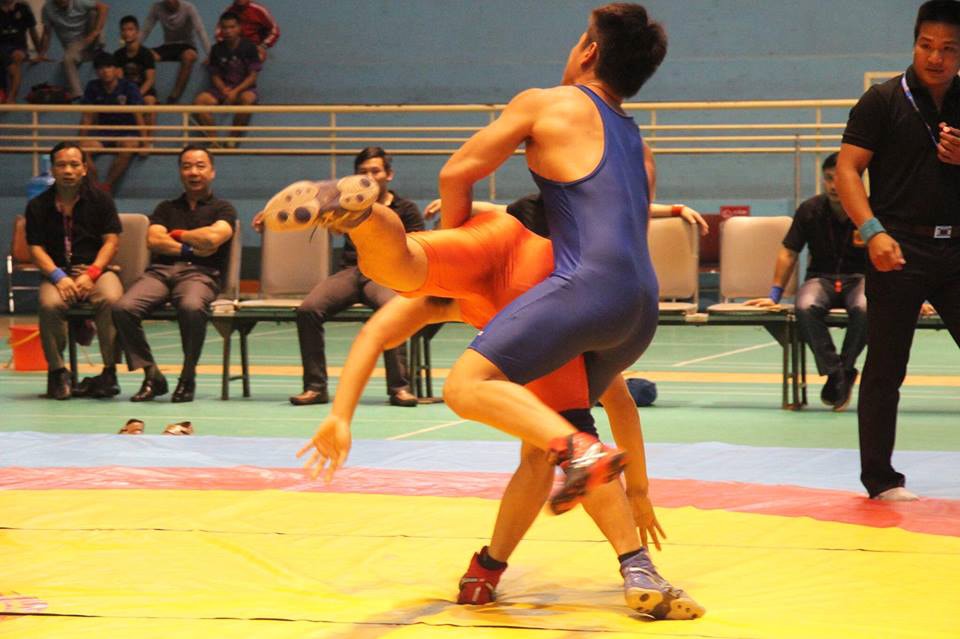 Một pha vật của đoàn Nghệ An. Ảnh: Cảnh Thể 