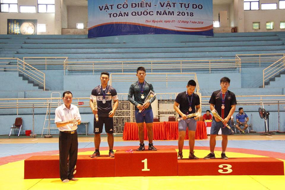 Vận động viên Nguyễn Tất Lộc giành huy chương Bạc ở hạng cân 72kg. Ảnh: Cảnh Thể