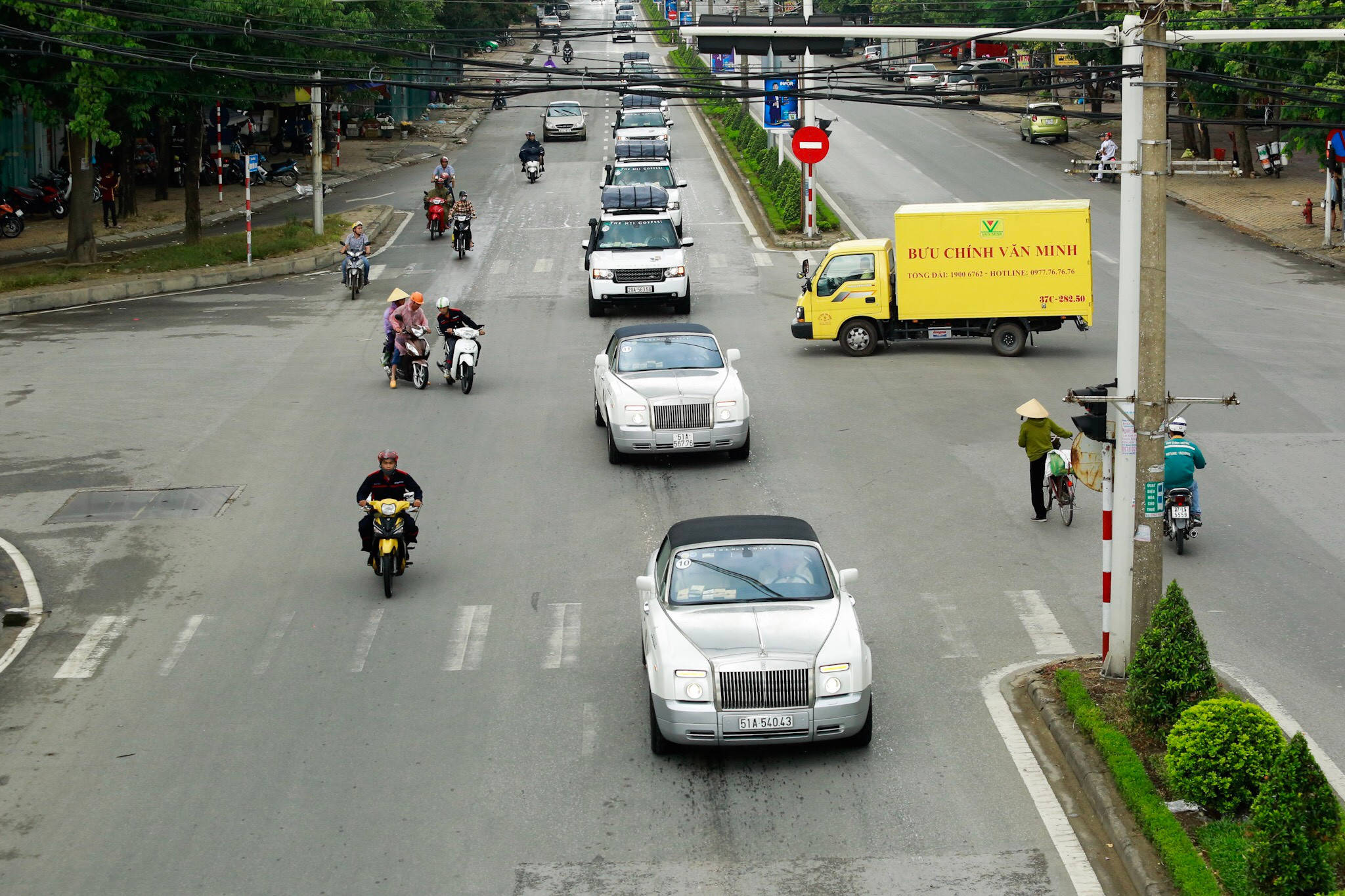 Những chiếc xe. Ảnh Hải Vương