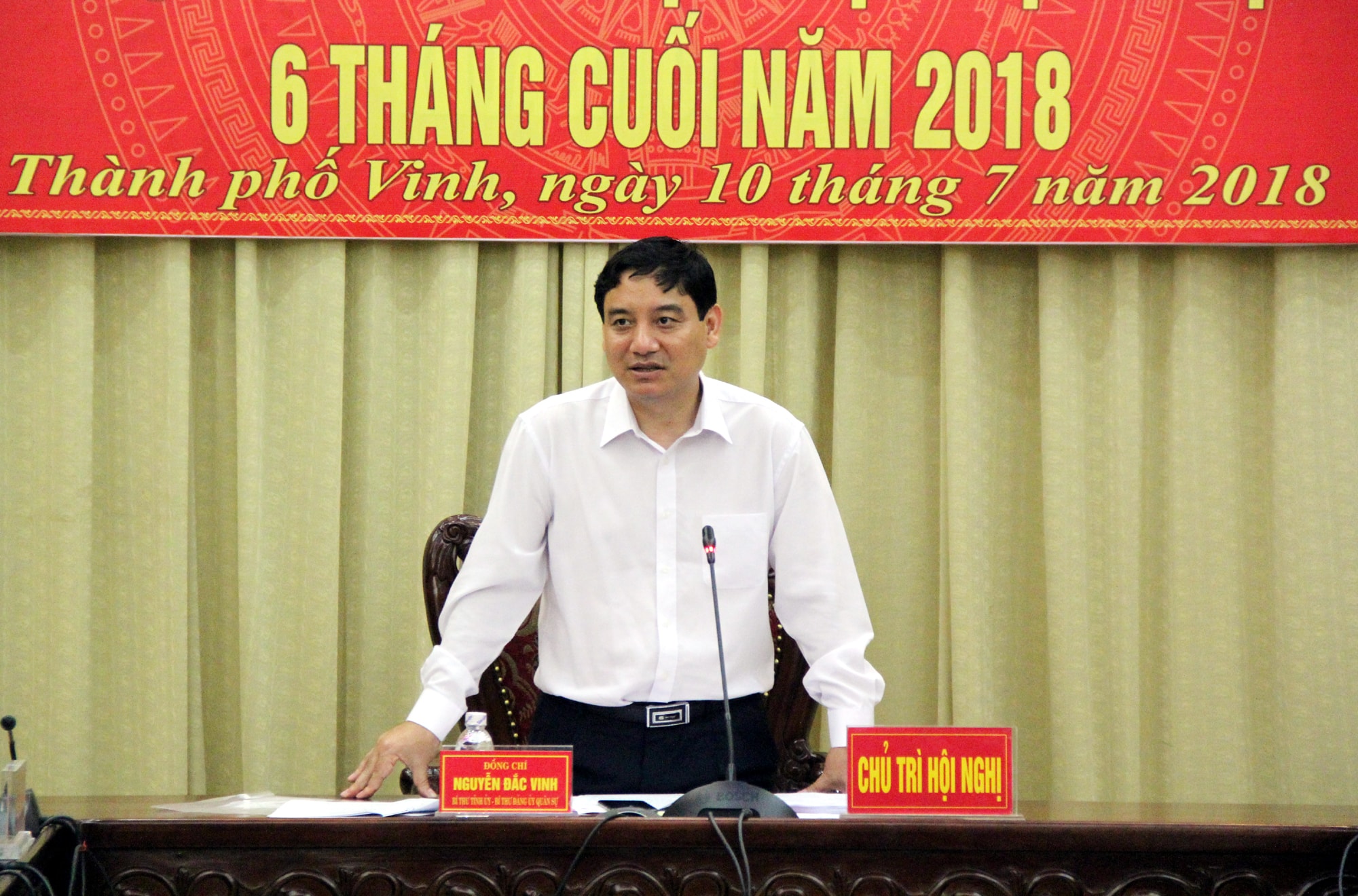 Đồng chí Nguyễn Đắc Vinh phát biểu tại hội nghị. Ảnh: Tiến Hùng