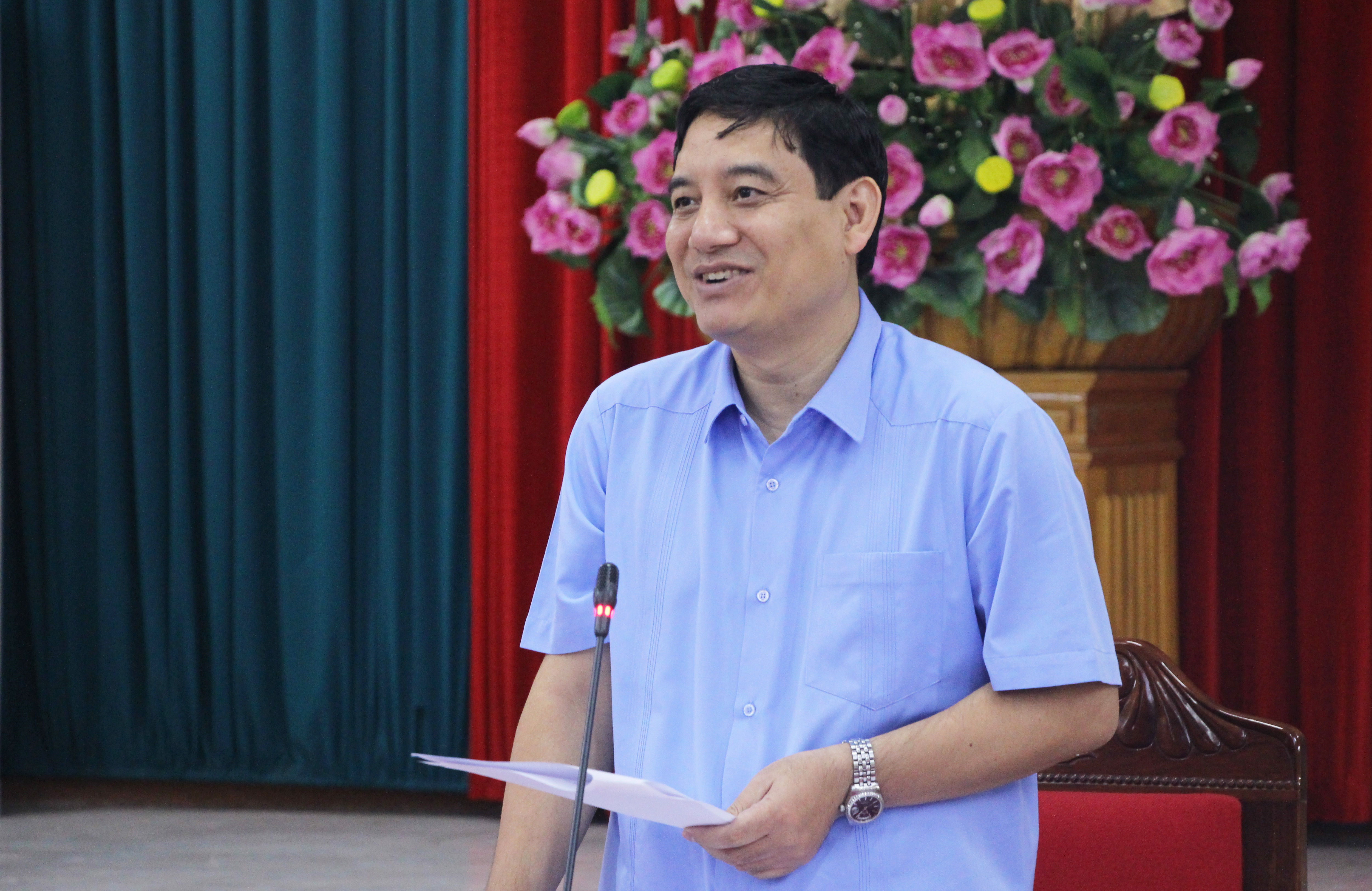 Bí thư Tỉnh ủy Nguyễn Đắc Vinh phát biểu chỉ đạo tại hội nghị. Ảnh: Đào Tuấn 