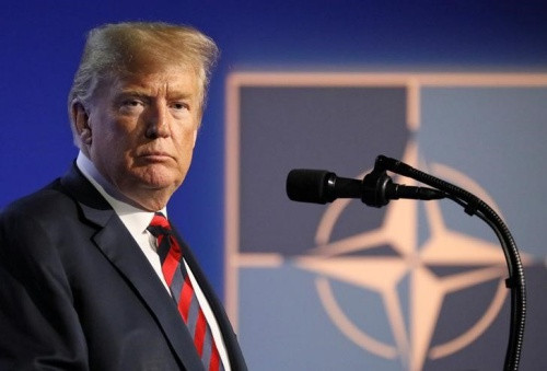 Tổng thống Mỹ Donald Trump trả lời báo chí sau hội nghị thượng đỉnh NATO tại Brussel, Bỉ hôm nay. Ảnh: Reuters.
