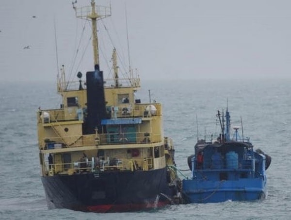 ased by Japan's Ministry of Defense shows what it says is a North Korean-flagged tanker Yu Jong 2, left, and Min Ning De You 078 in the East ...